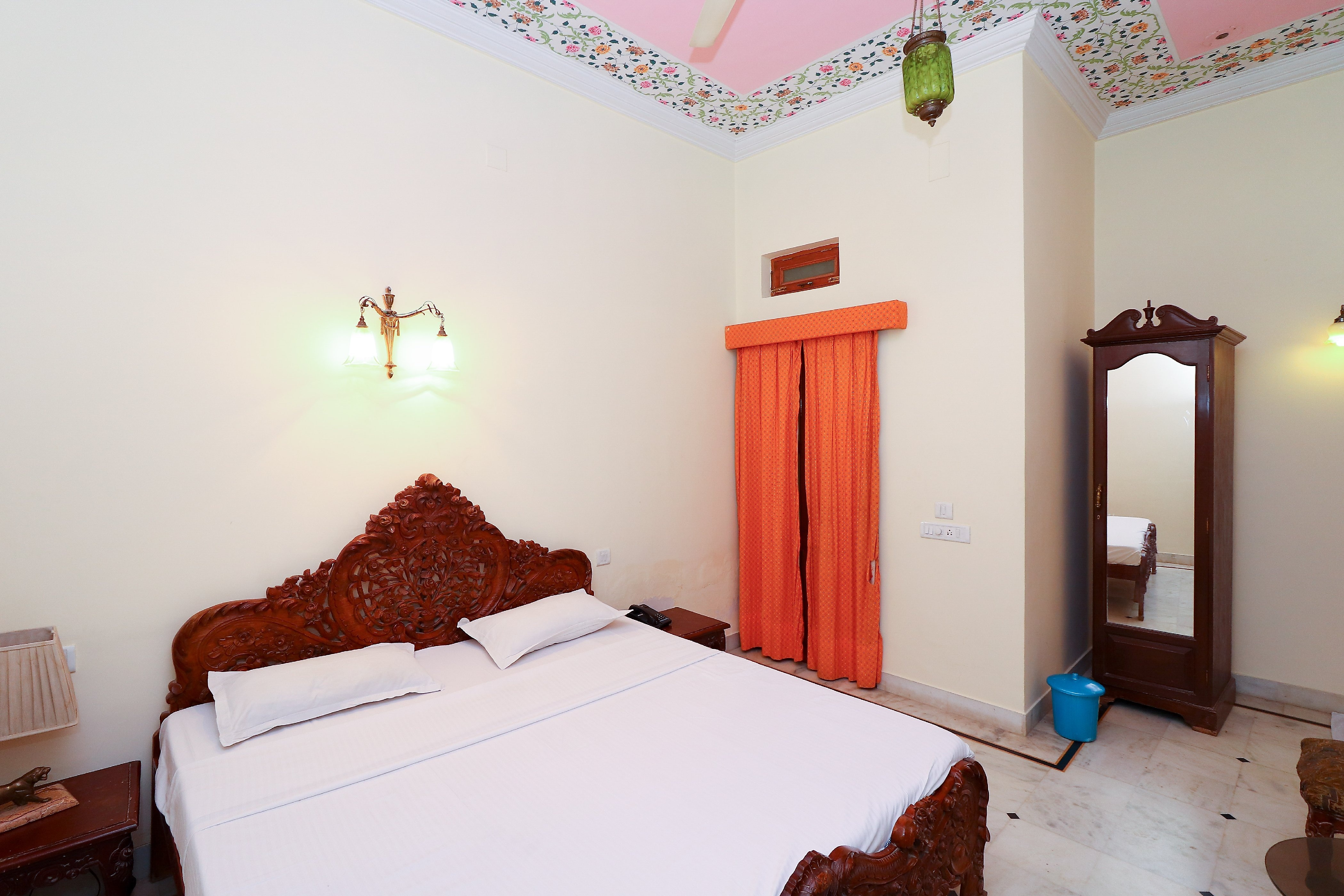 Hotel Harasar Haveli - Tap to explore photos