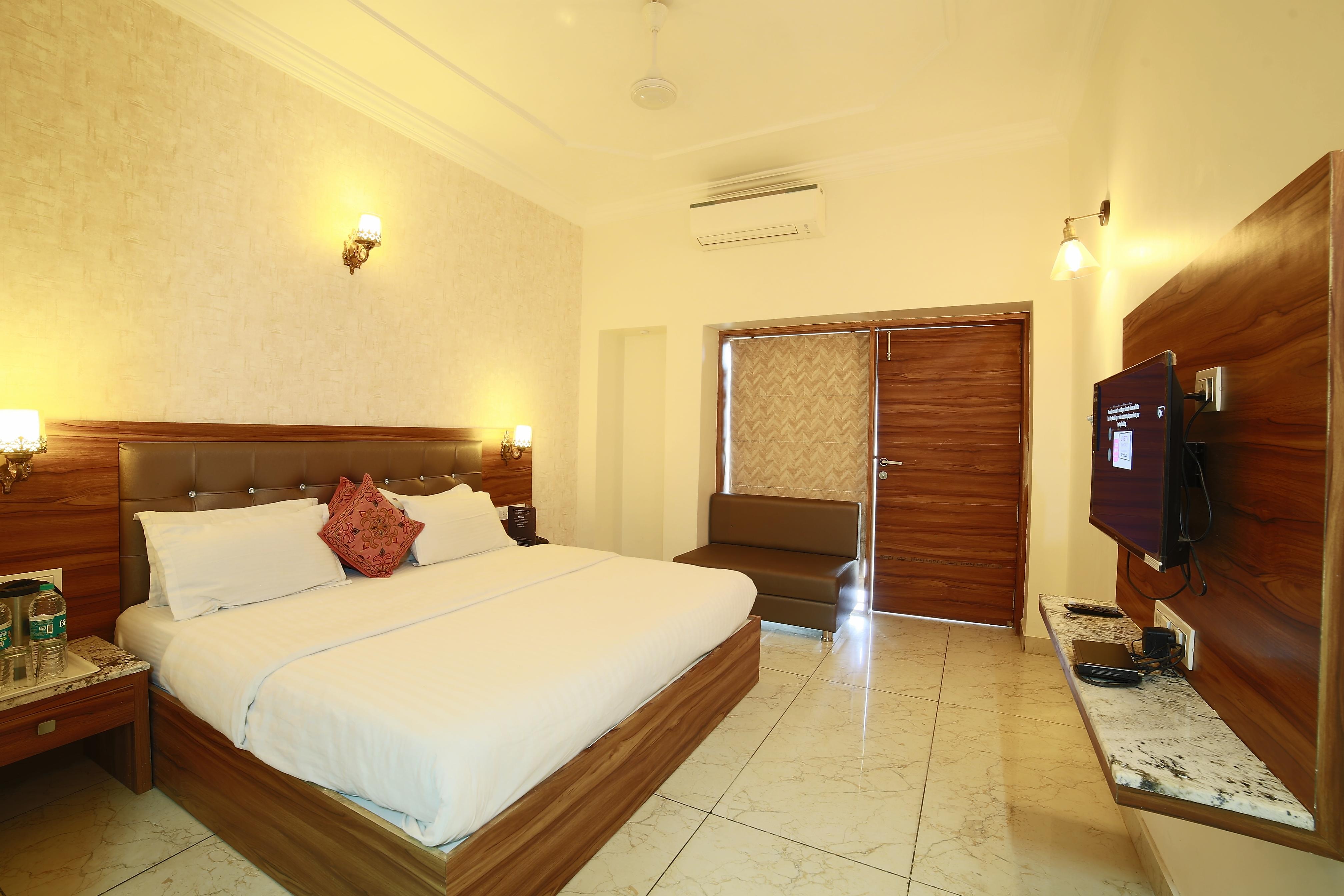 Hotel Aradhana - Tap to explore photos
