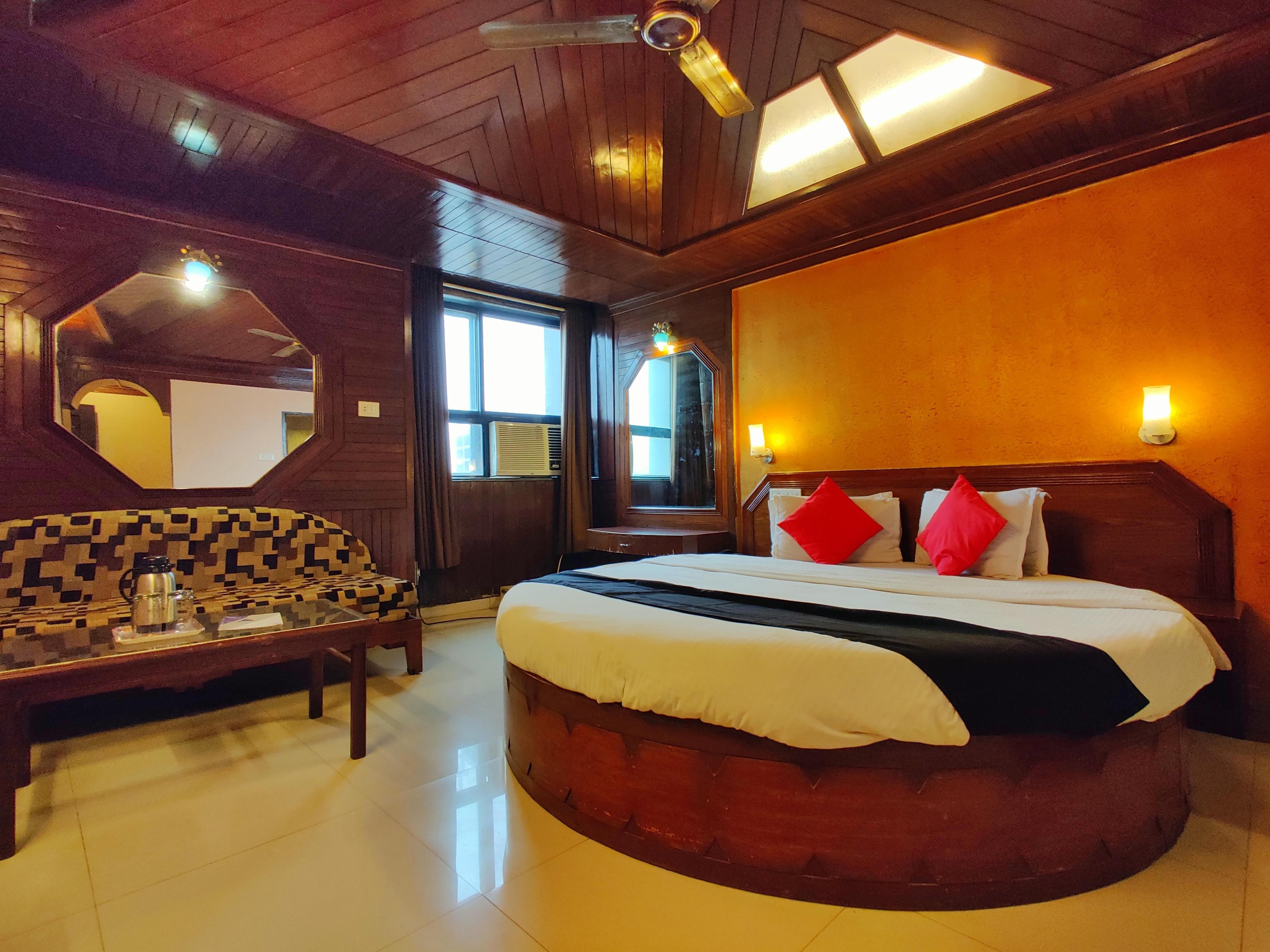 Deluxe Non AC room 1