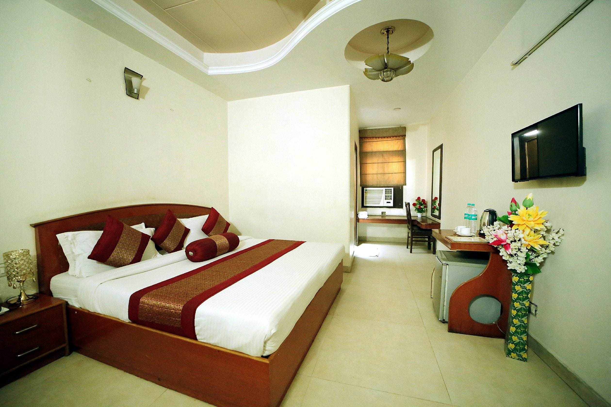 Hotel Blue Bell -Naiwala market Karol Bagh Delhi - Tap to explore photos