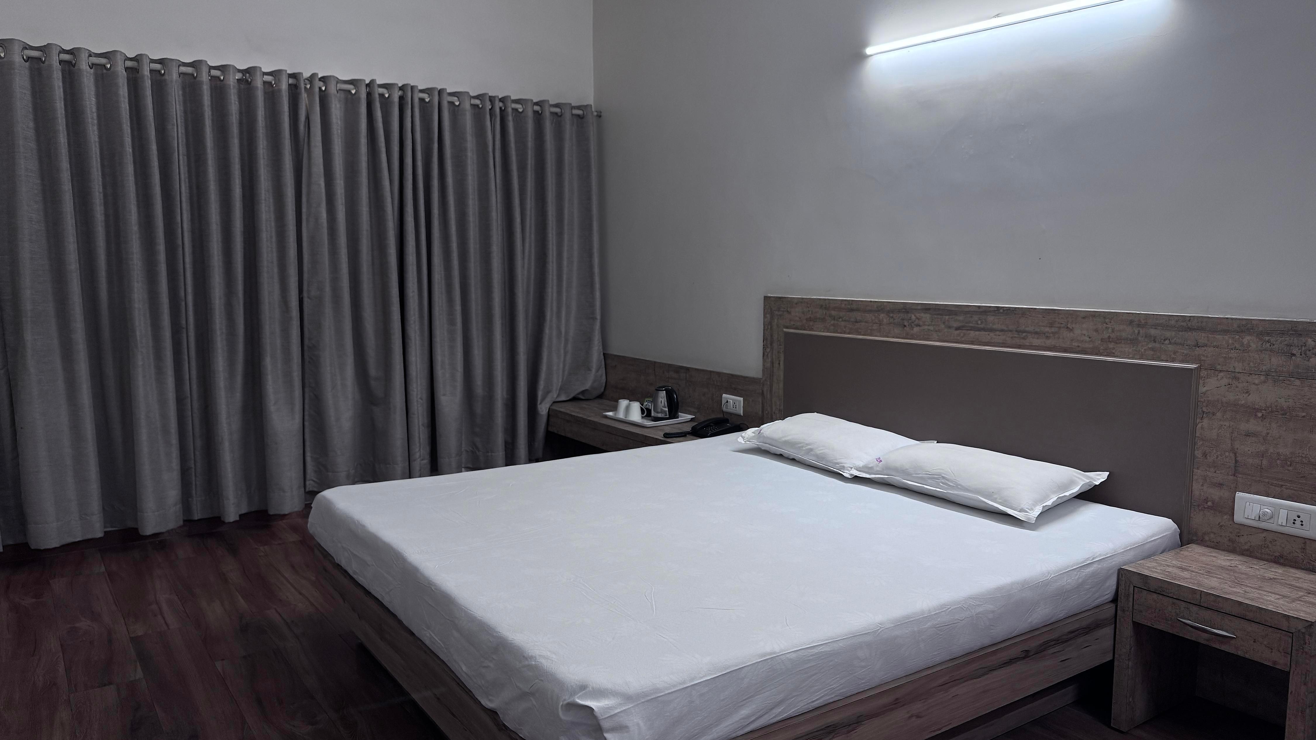 Panchavati Sinnar Motel - Tap to explore photos