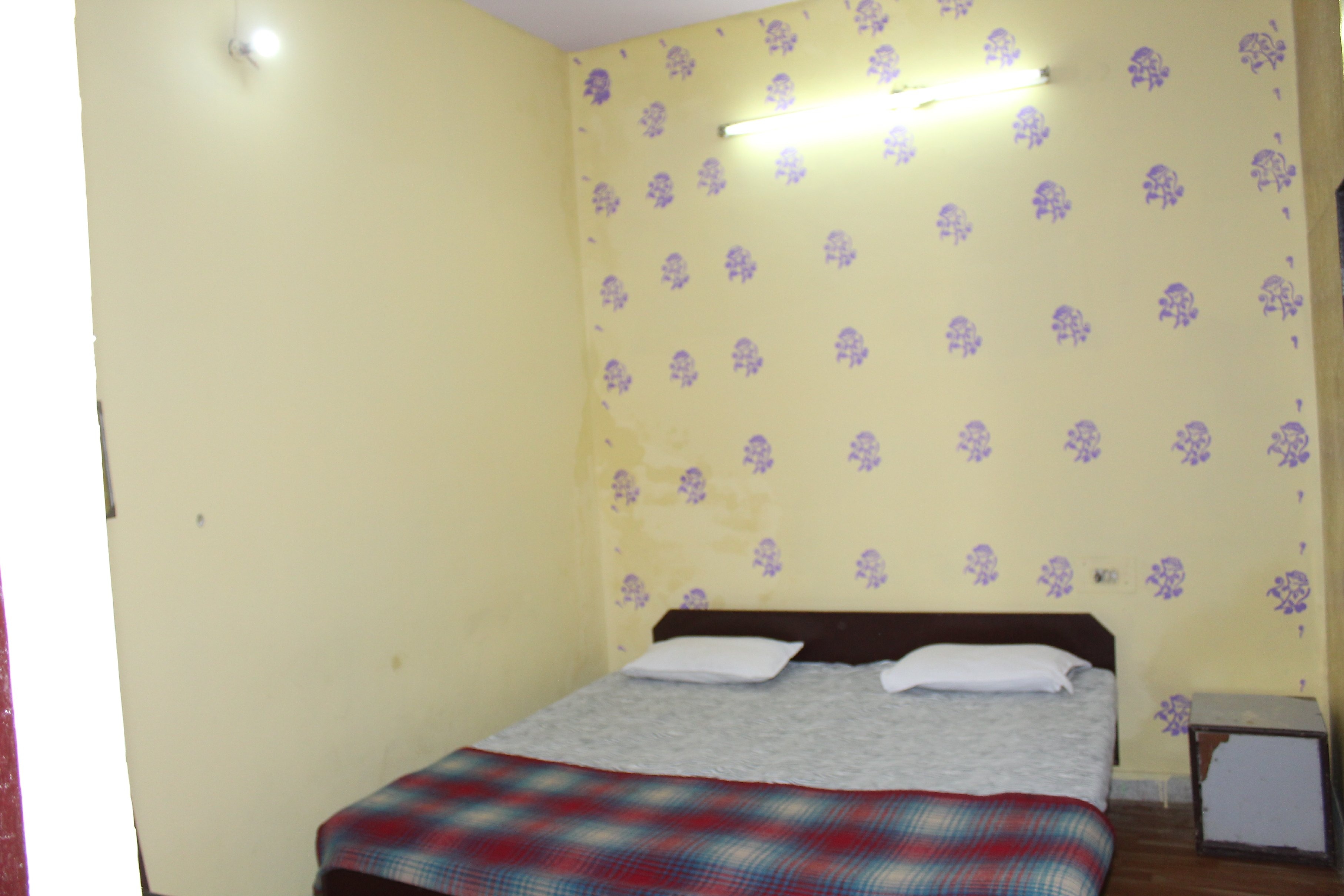 Hotel Raj Bed & Breakfast - Tap to explore photos