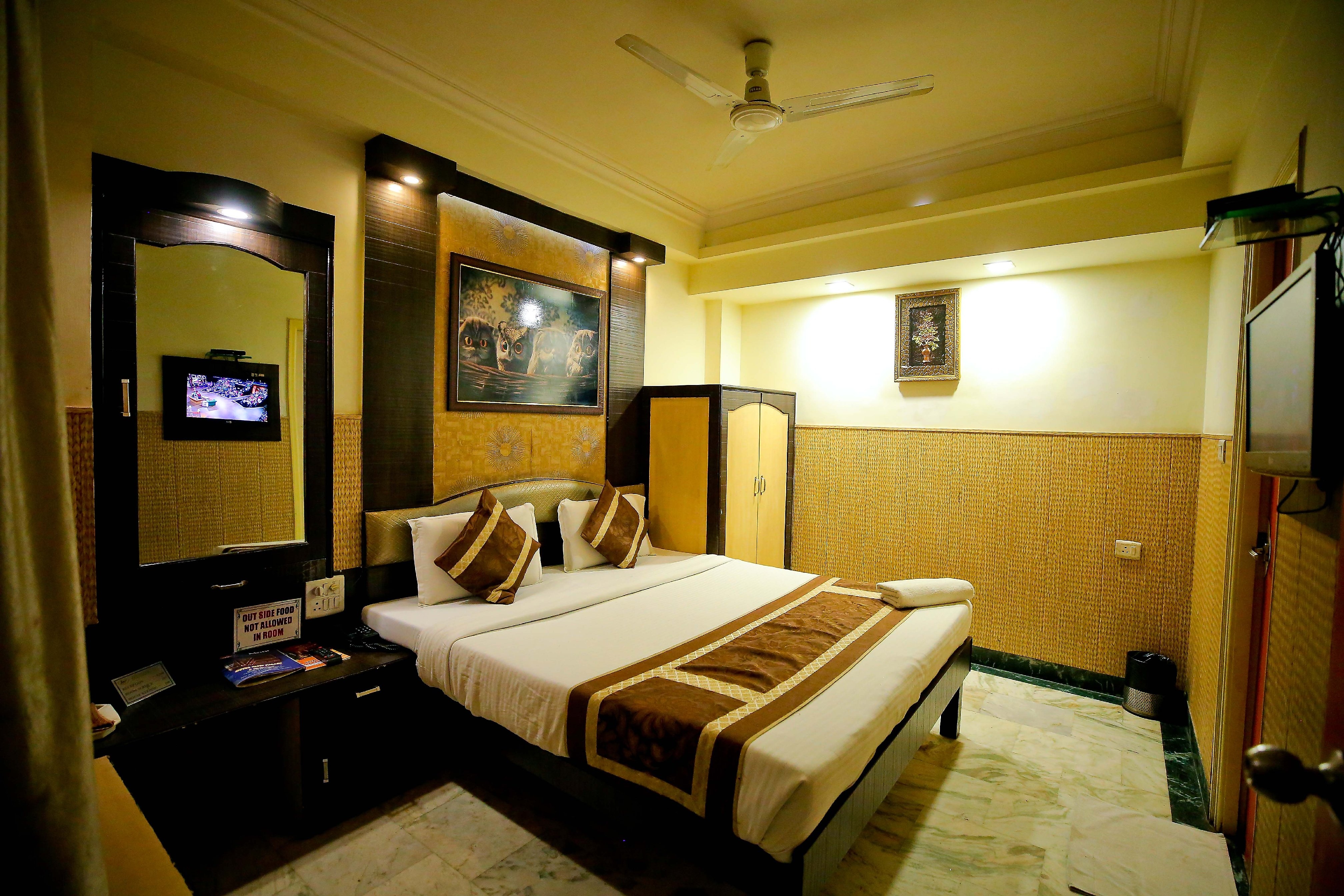 Hotel Moti Palace - Tap to explore photos