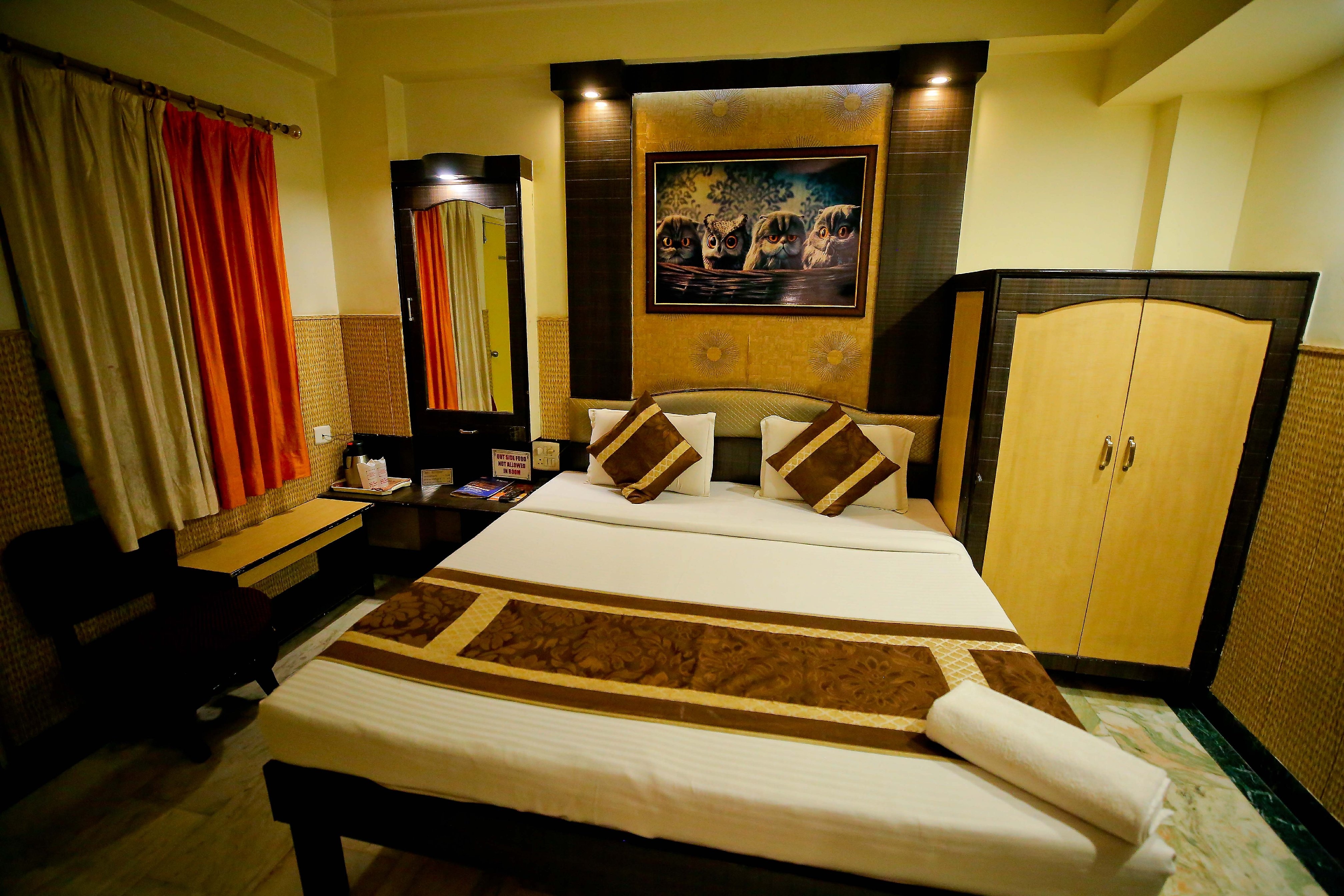 Hotel Moti Palace - Tap to explore photos