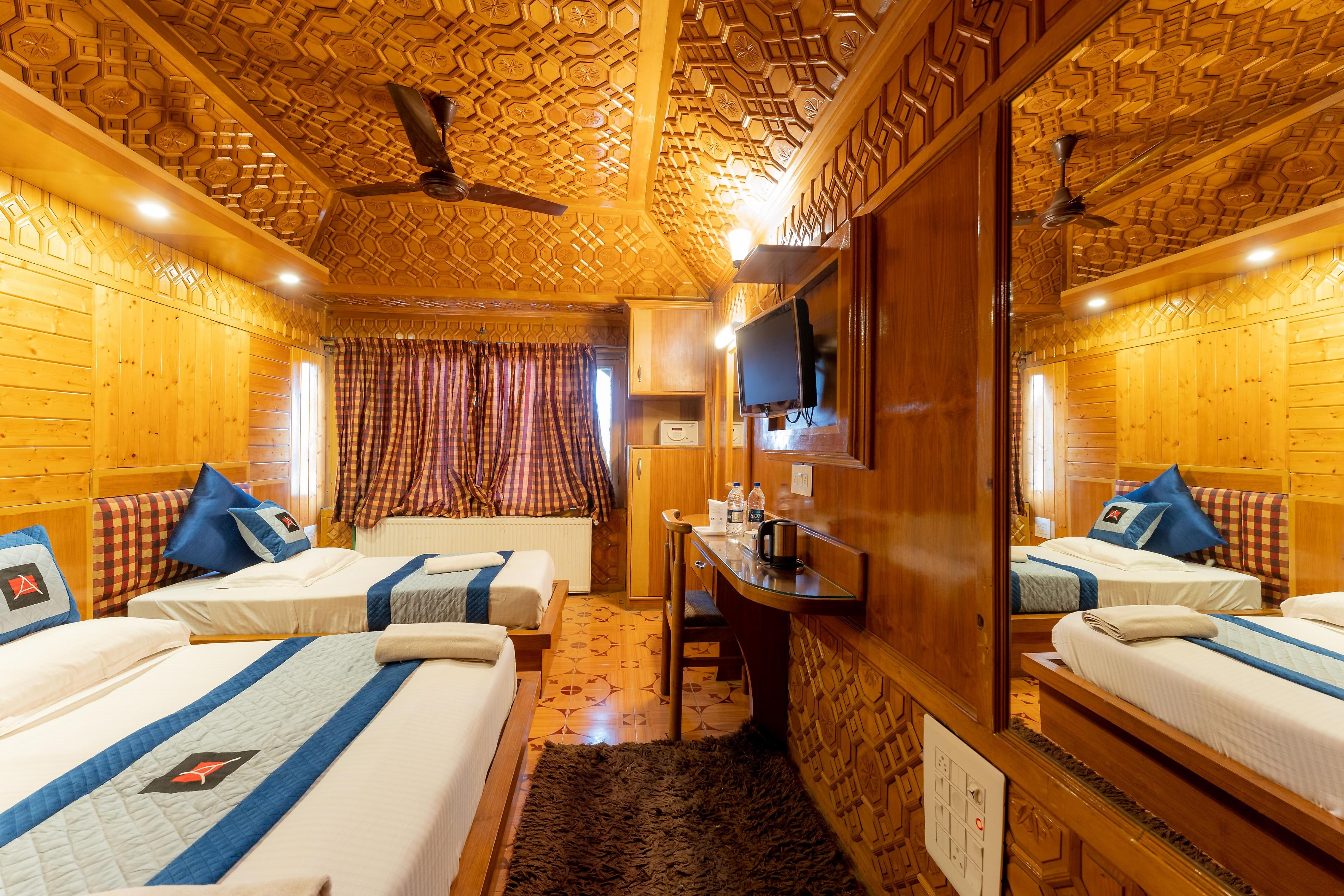 Hotel Akbar Srinagr (Dal Lake) - Tap to explore photos