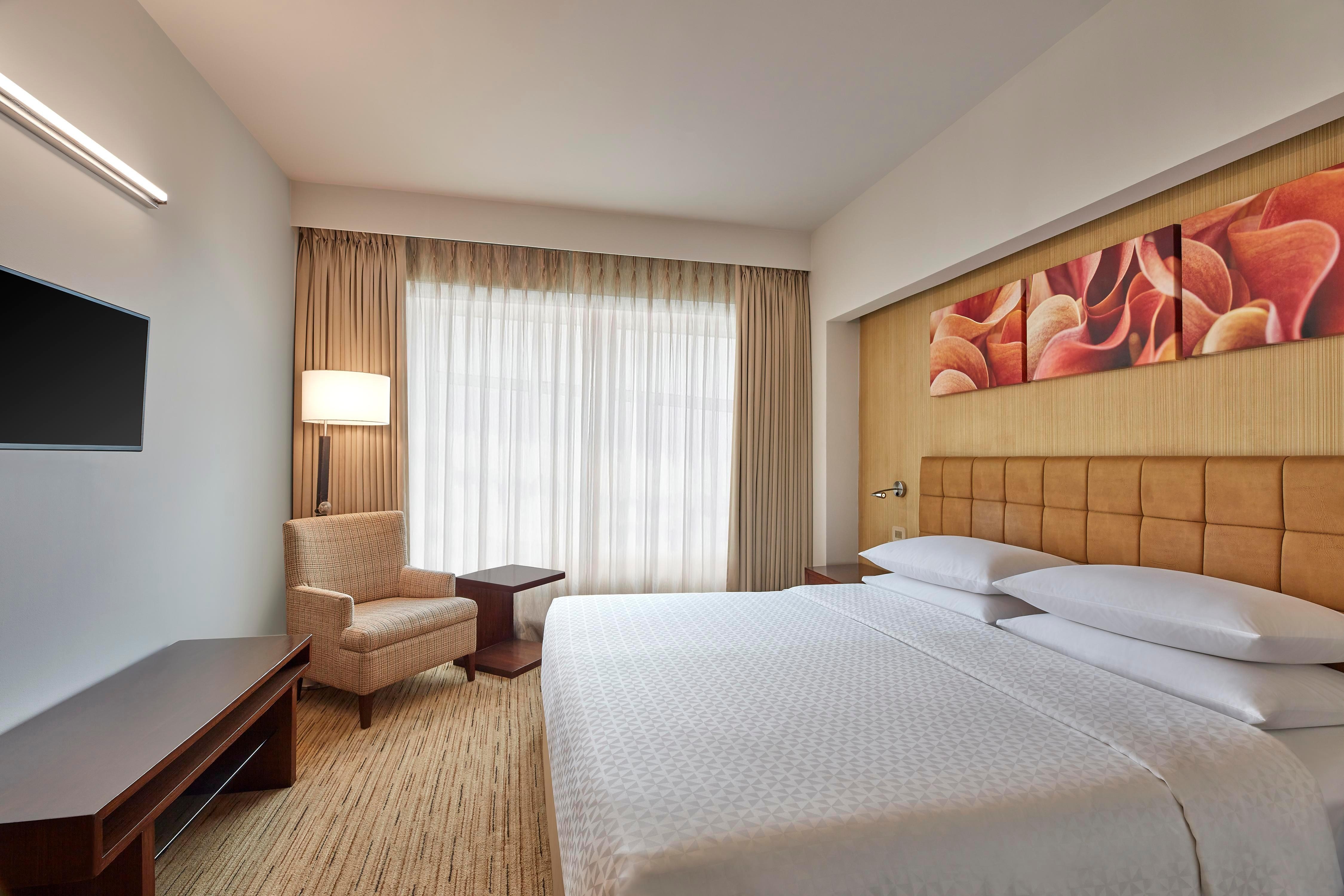 Four Points By Sheraton Hotel And Serviced Apartments 4