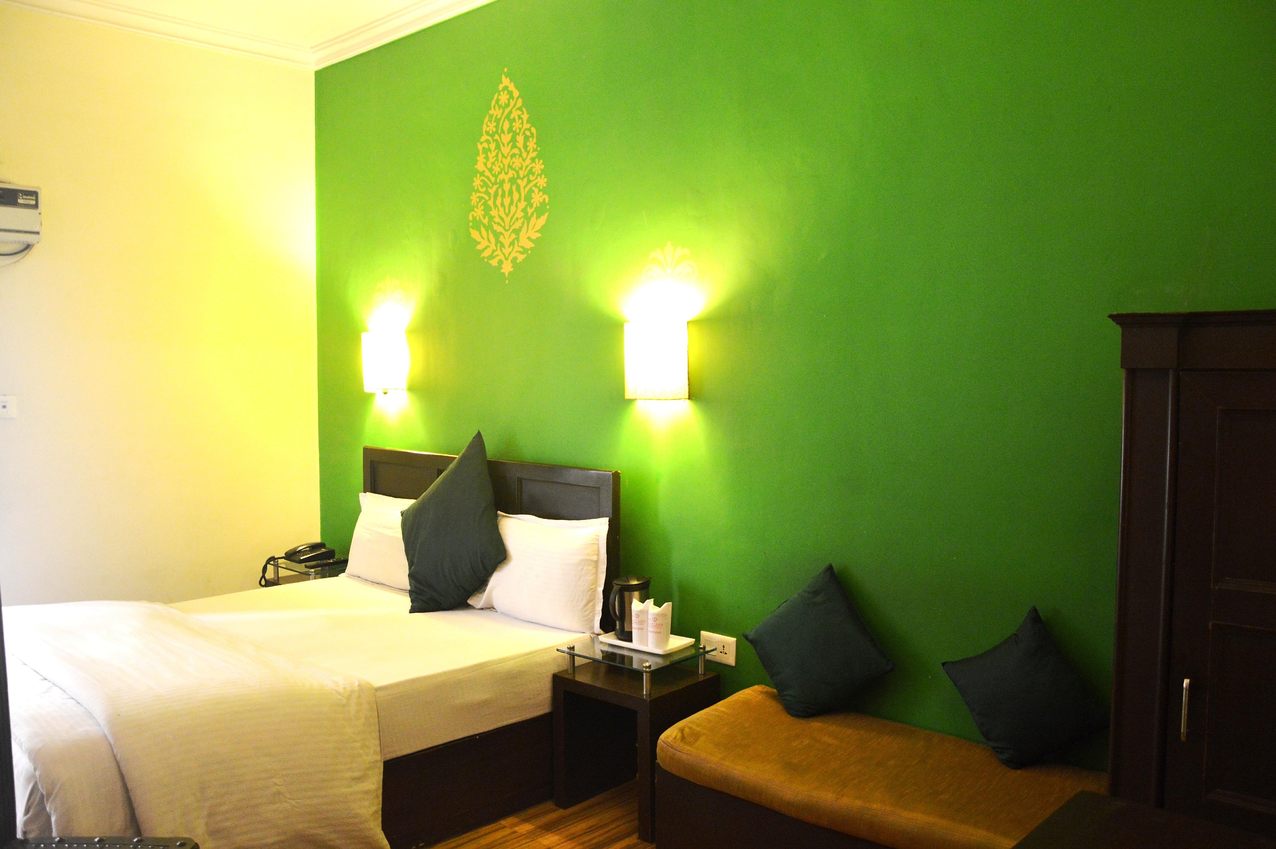 Hotel La Casa @ Har-ki-Pauri Road - Tap to explore photos