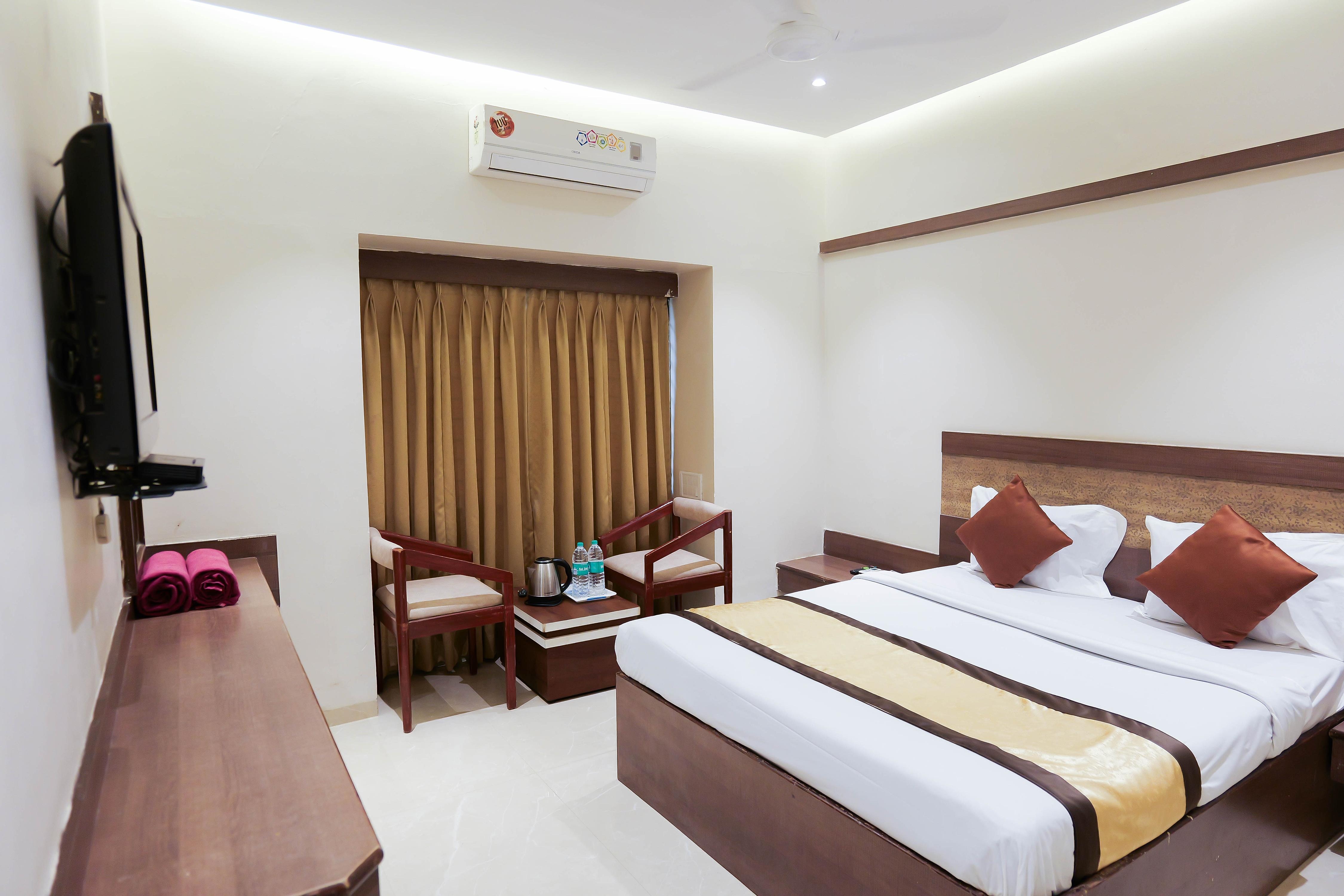 Deluxe Rooms AC 1