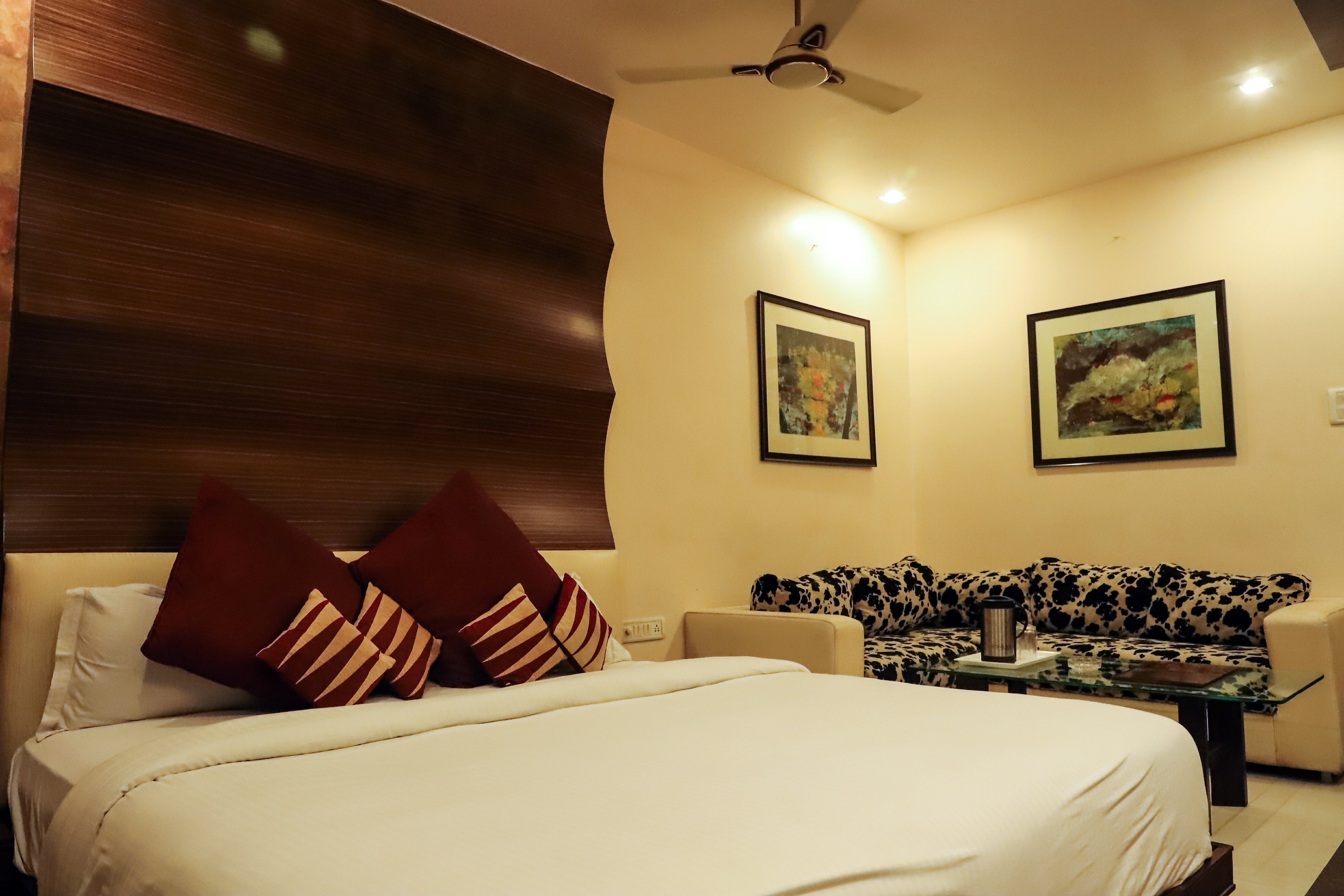 Hotel Vijan Palace - Tap to explore photos