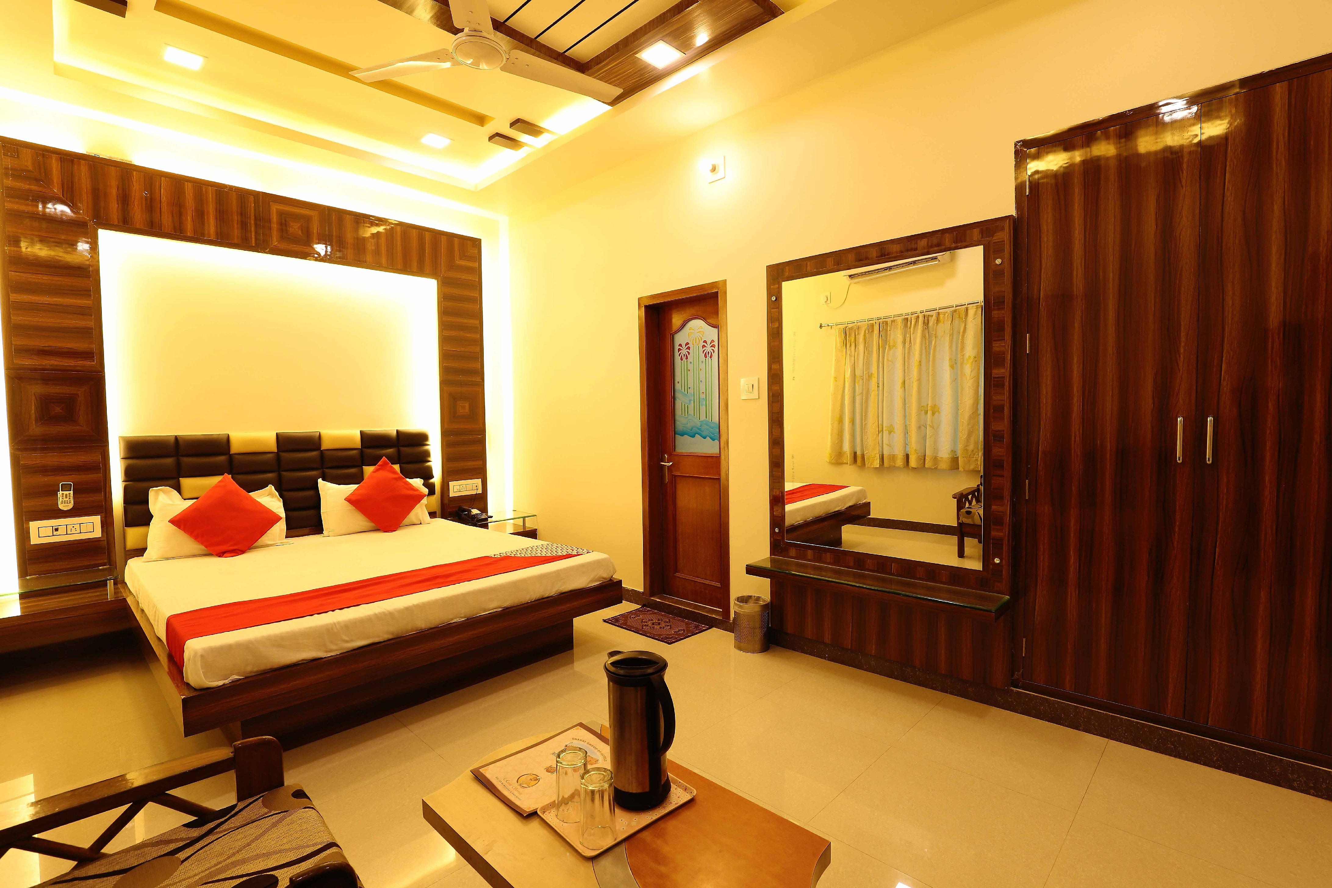 Hotel Bharat Niwas - Tap to explore photos