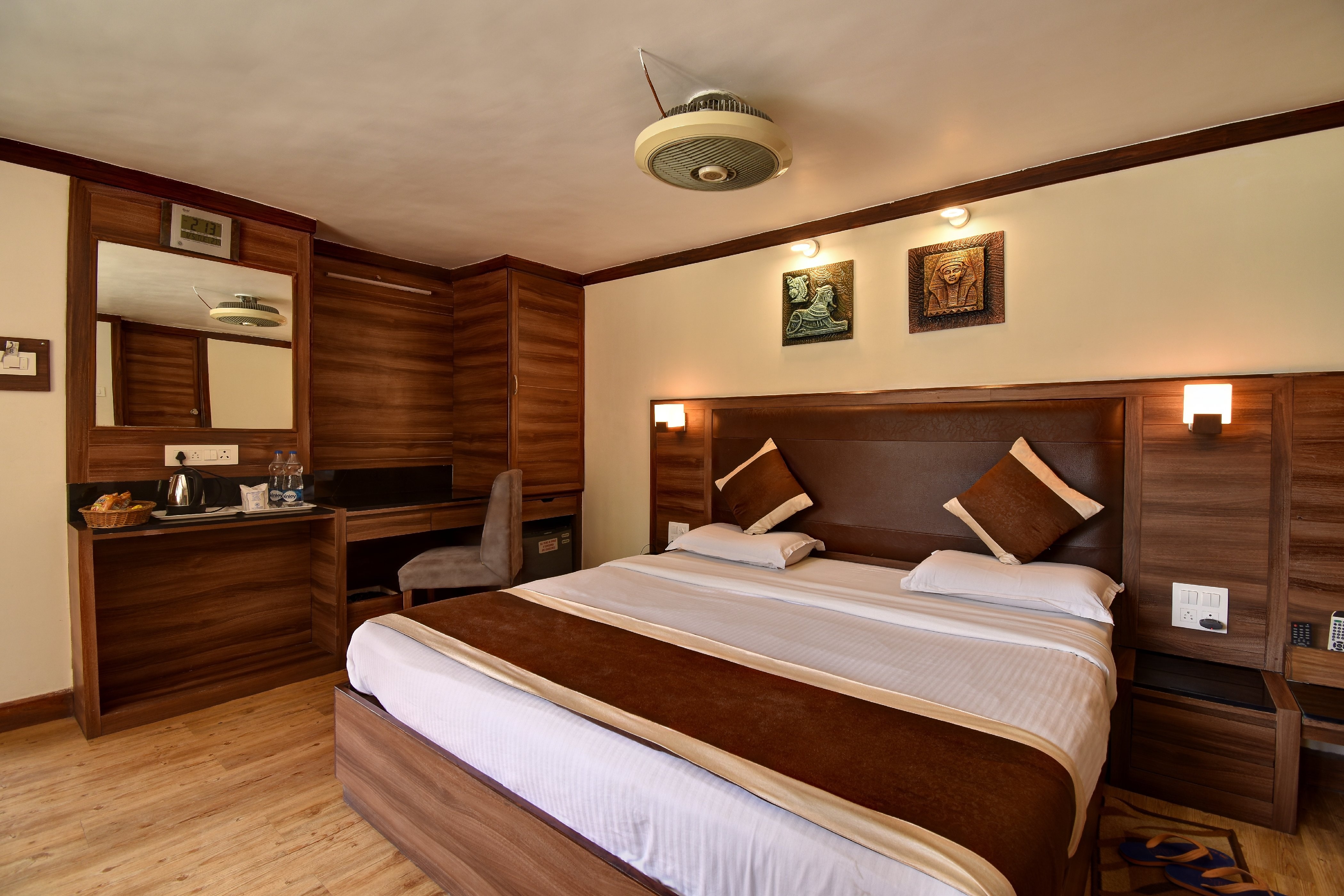 Hotel Lake Palace , mount abu