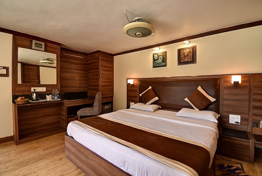 Hotel Lake Palace , mount abu