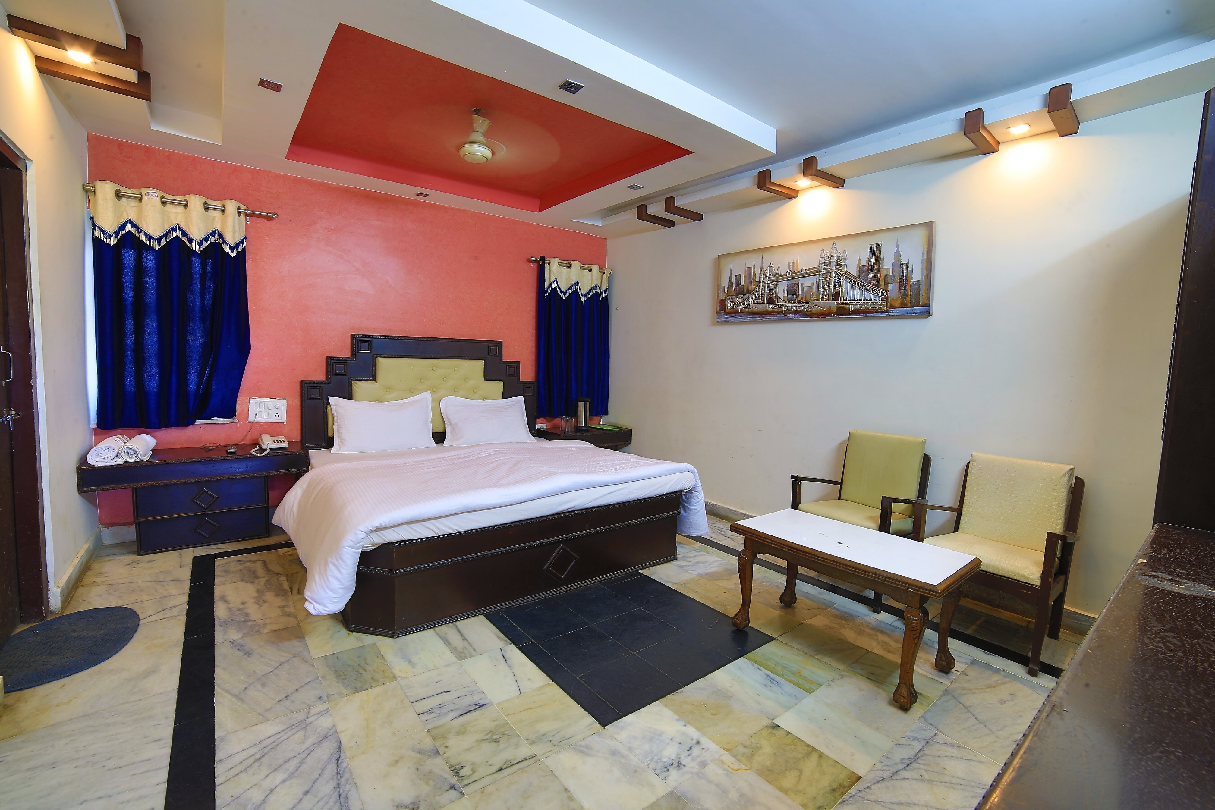 Hotel Mamta Palace, 500 meters from nakki lake - Tap to explore photos