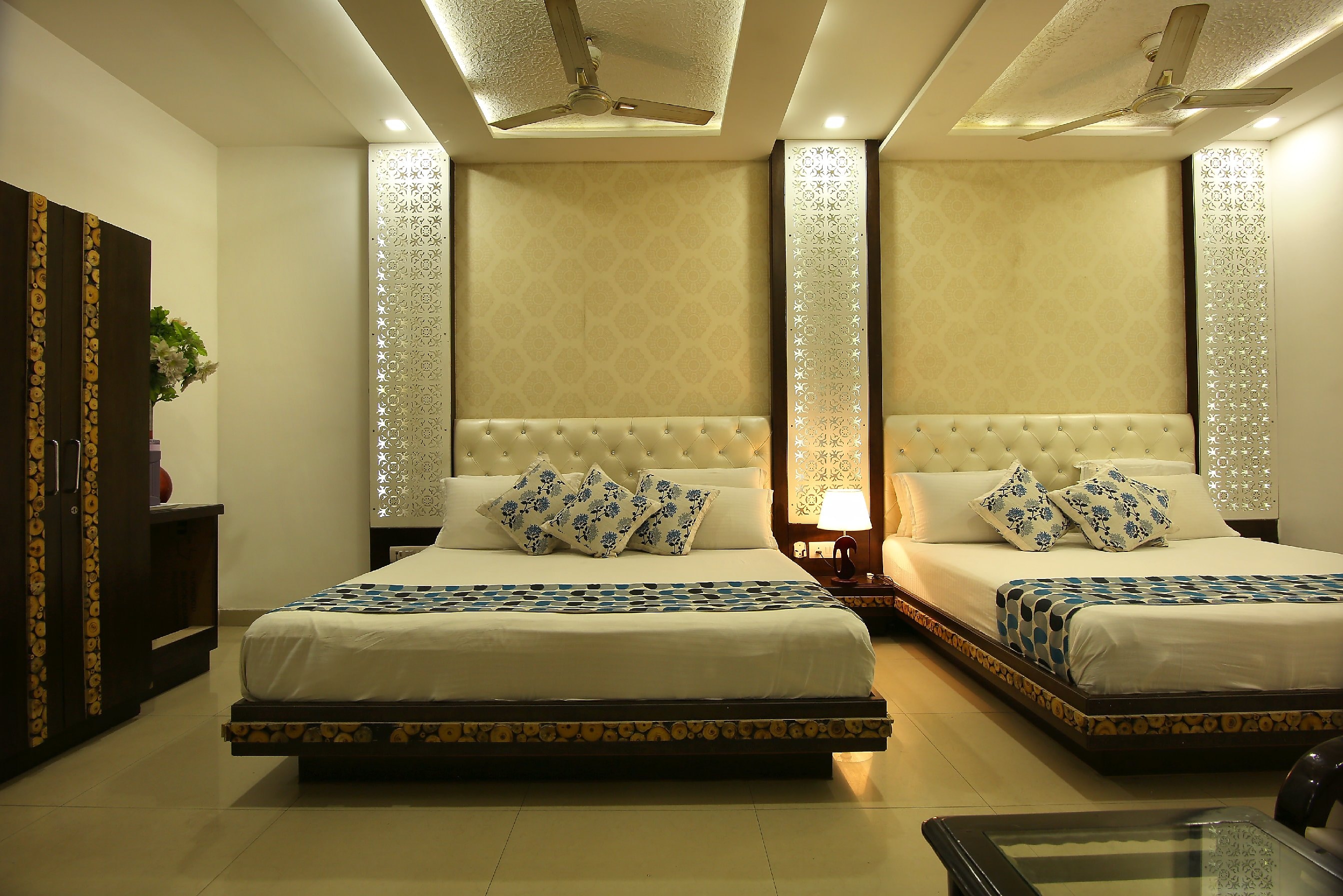 Hotel Riya Palace - Idgah Railway Station Agra - Tap to explore photos