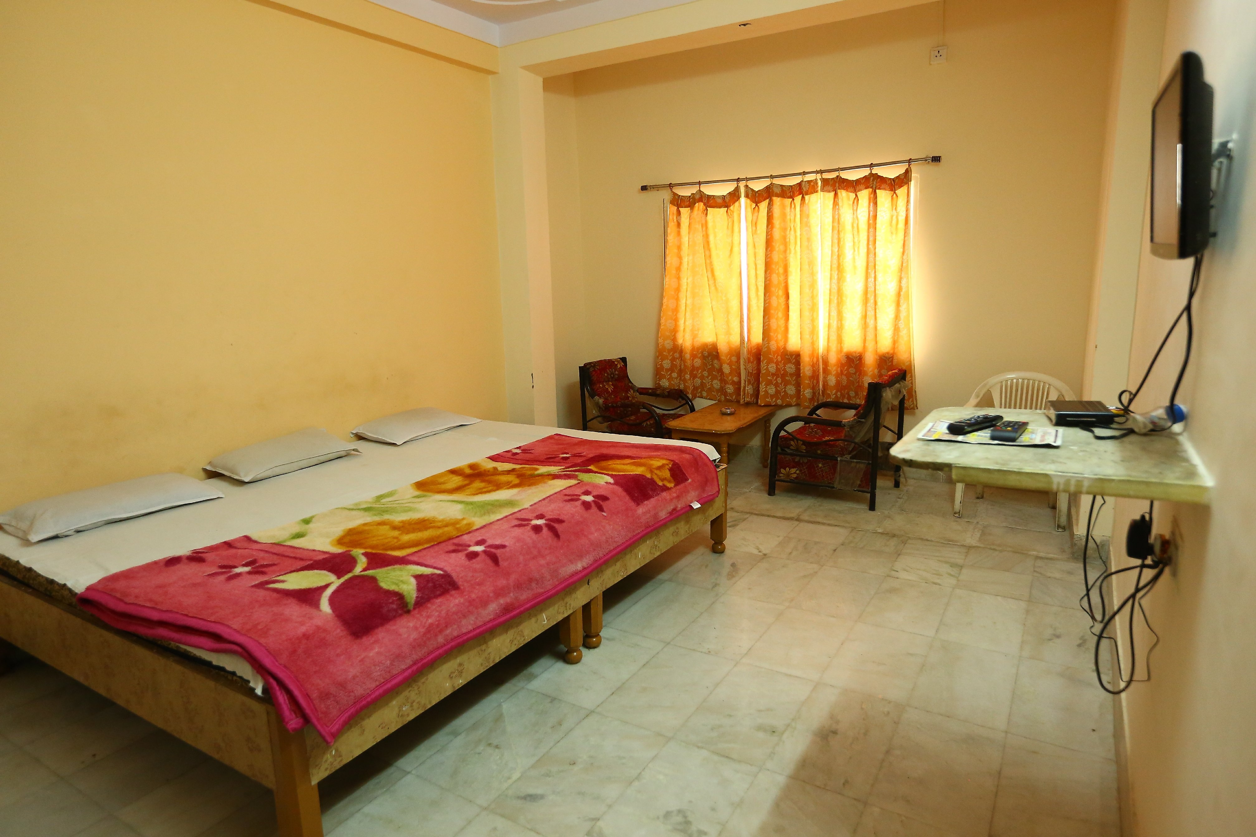 Hotel Sagar palace - Tap to explore photos