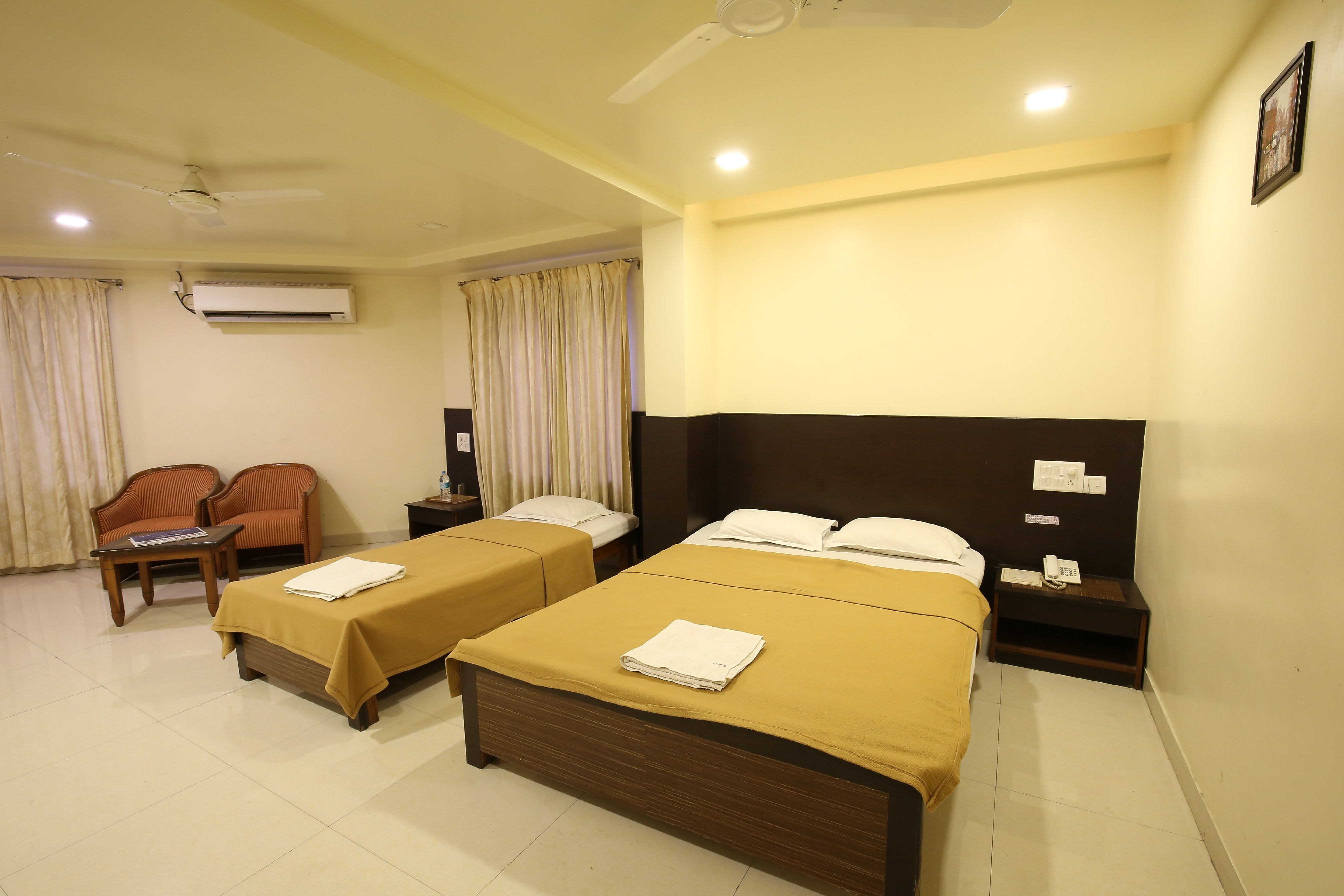HOTEL KOHINOOR SQUARE 4
