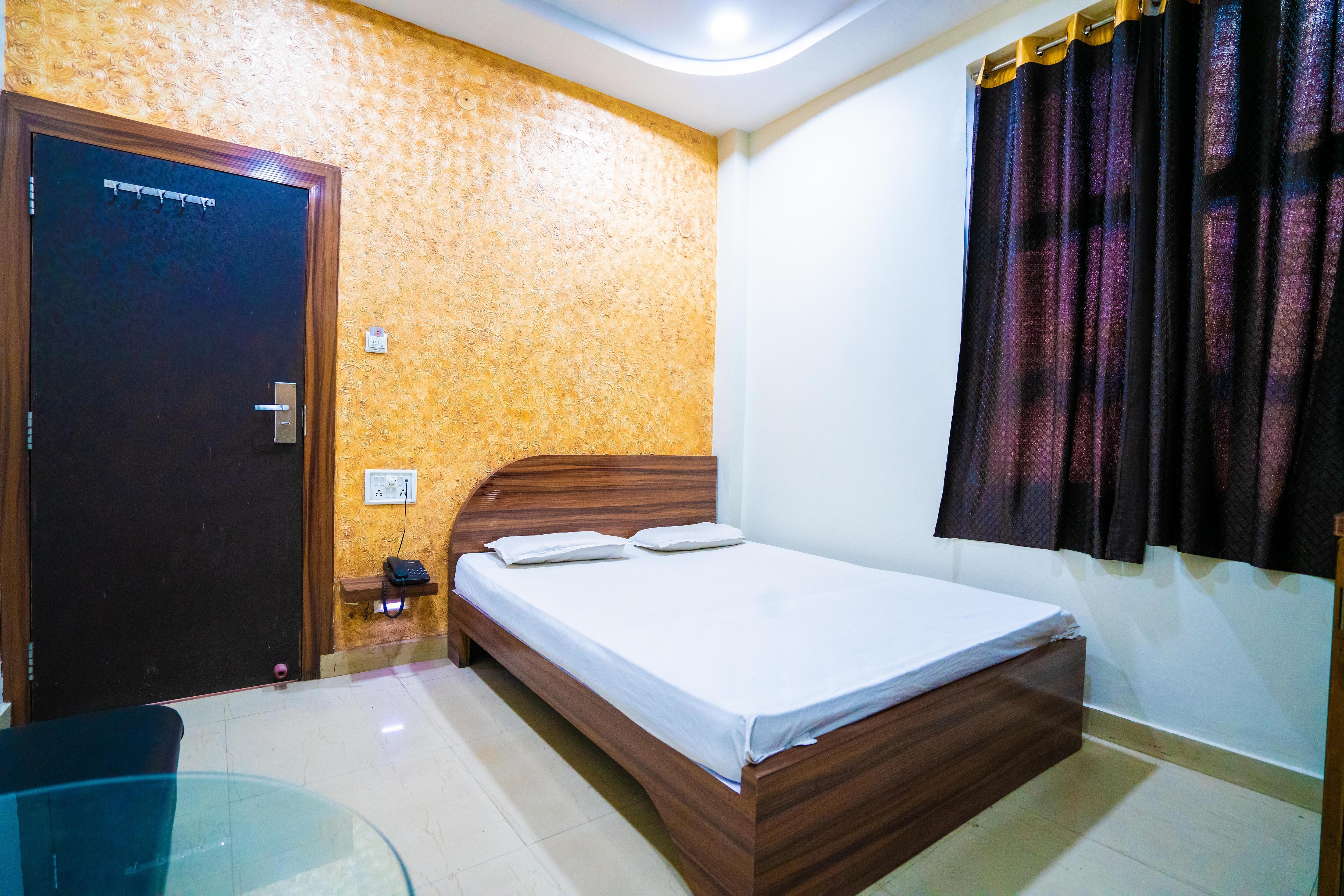 Hotel Shakun - Tap to explore photos