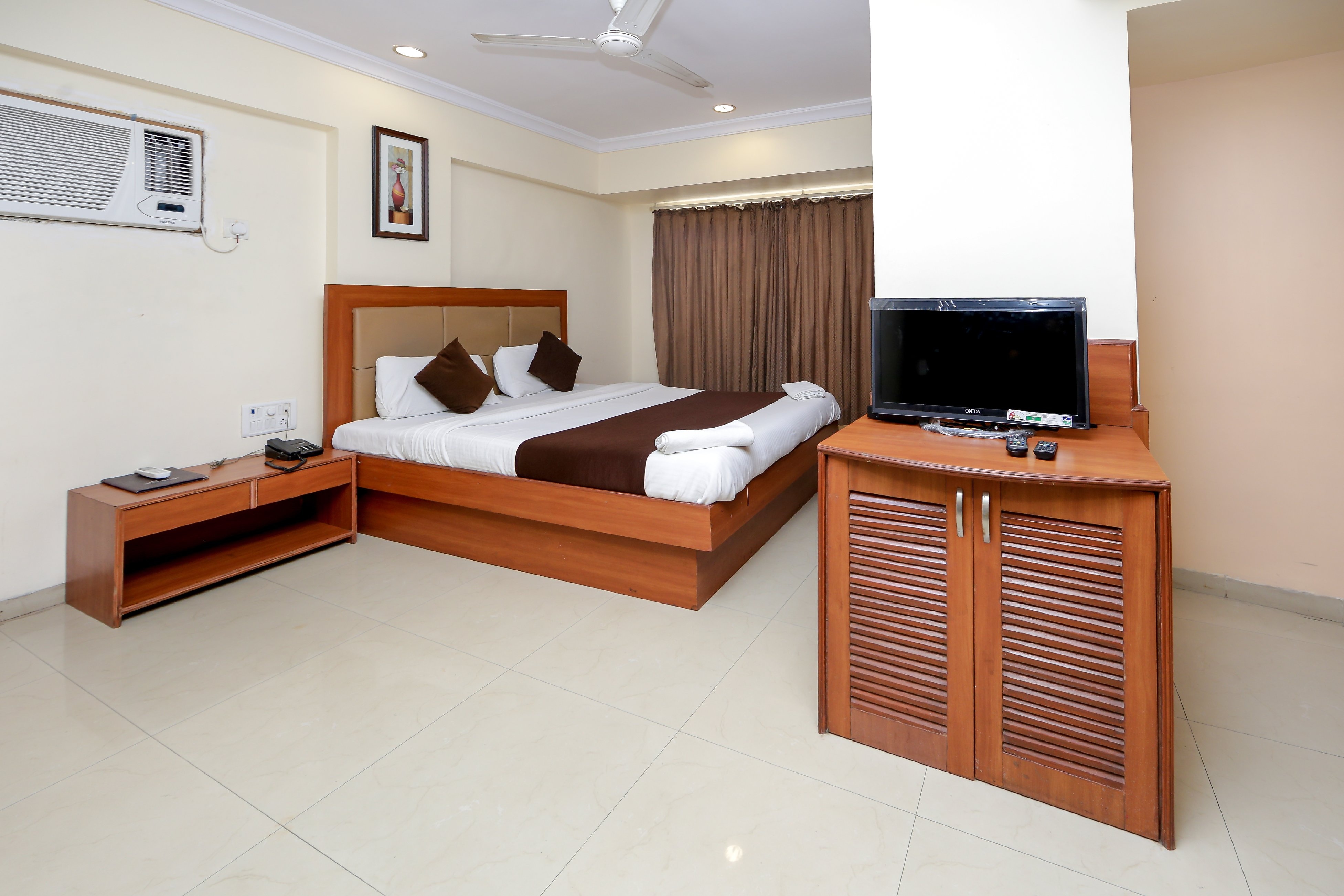 Deluxe Room 1