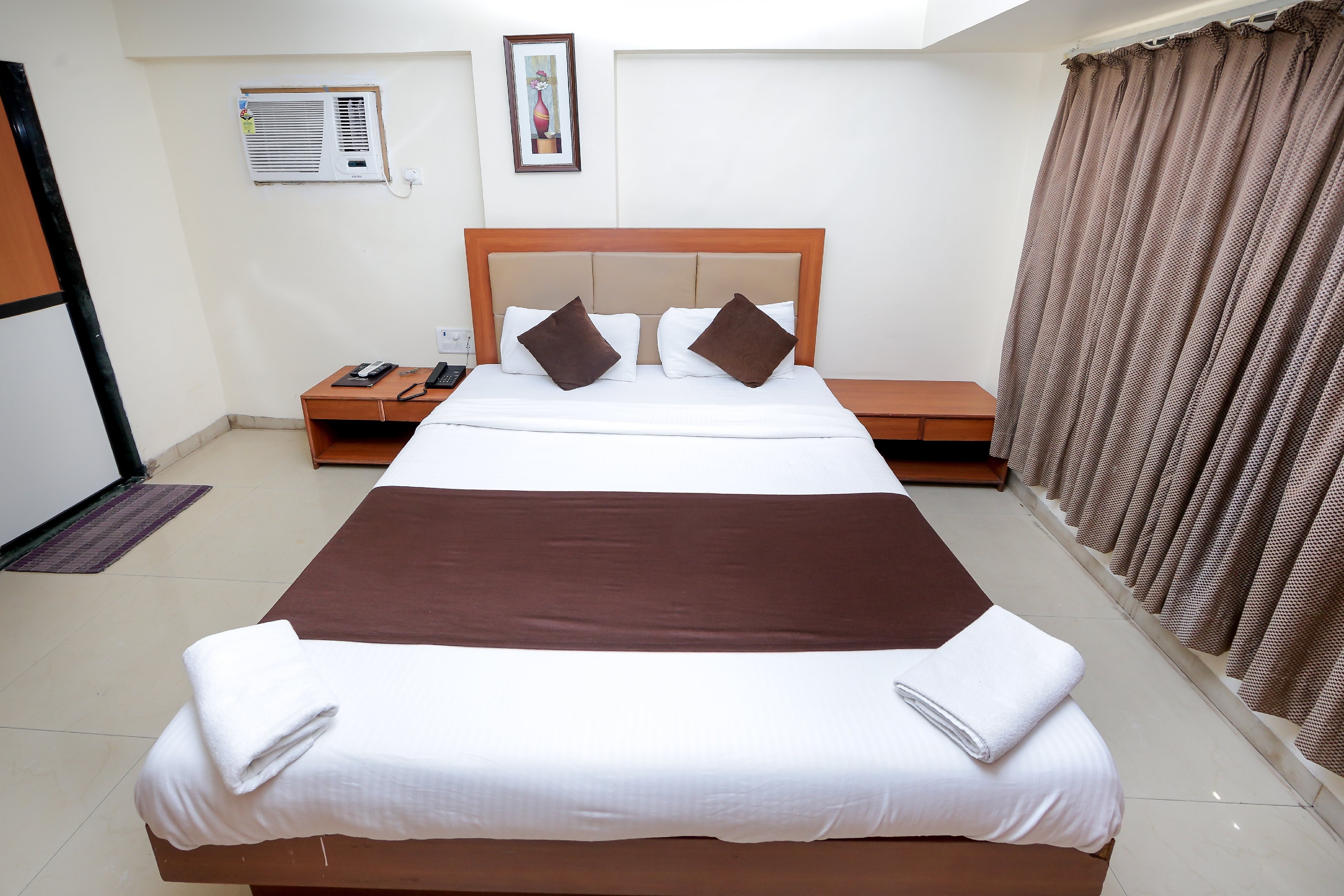 Hotel Lucky Goregaon - Tap to explore photos