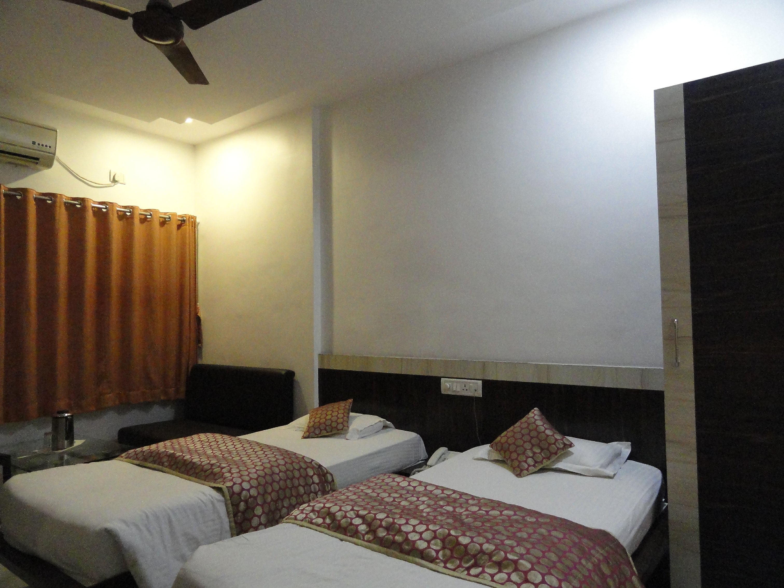 HOTEL RAJ 2