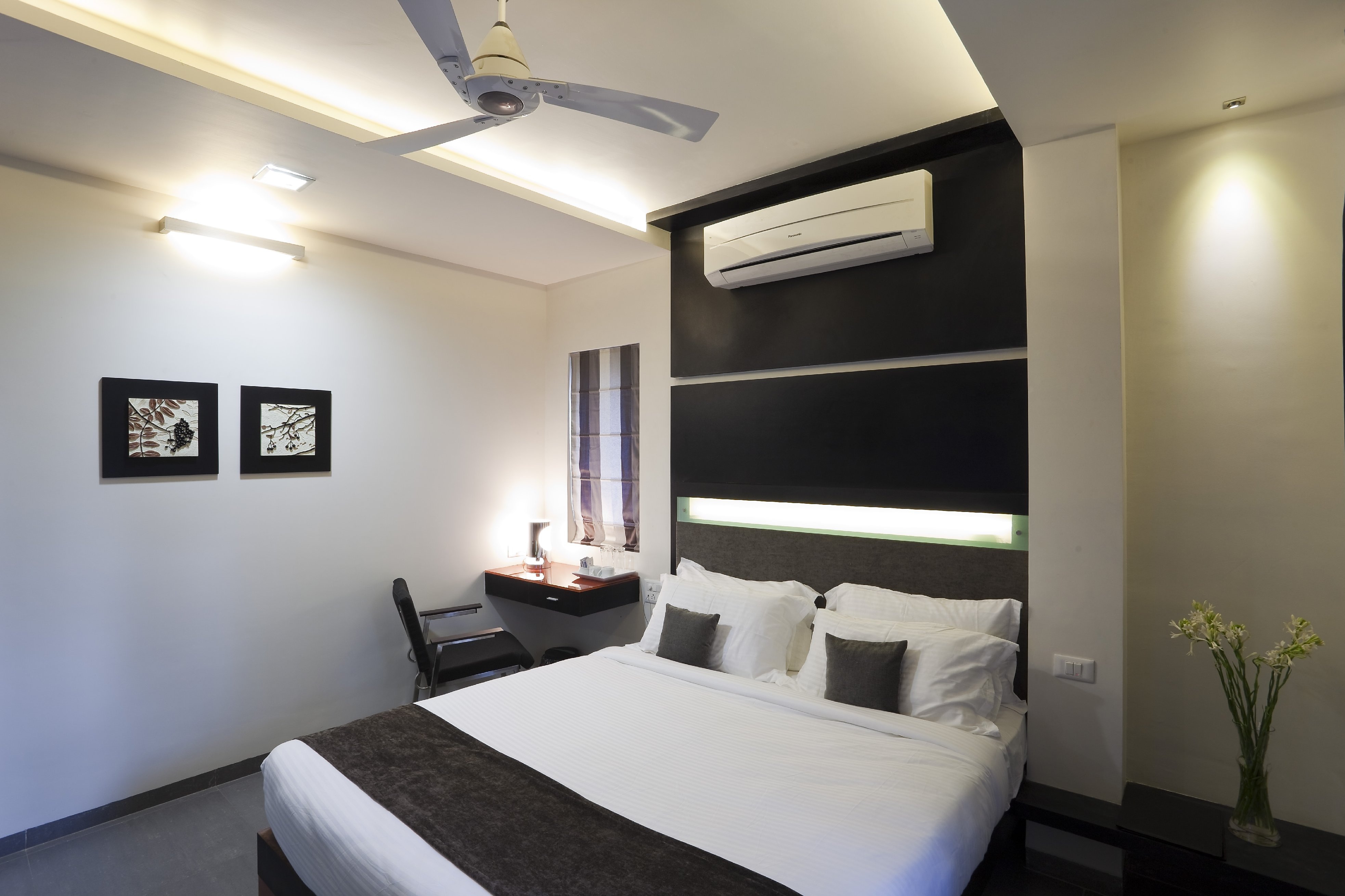 DELUXE ROOM AC 1