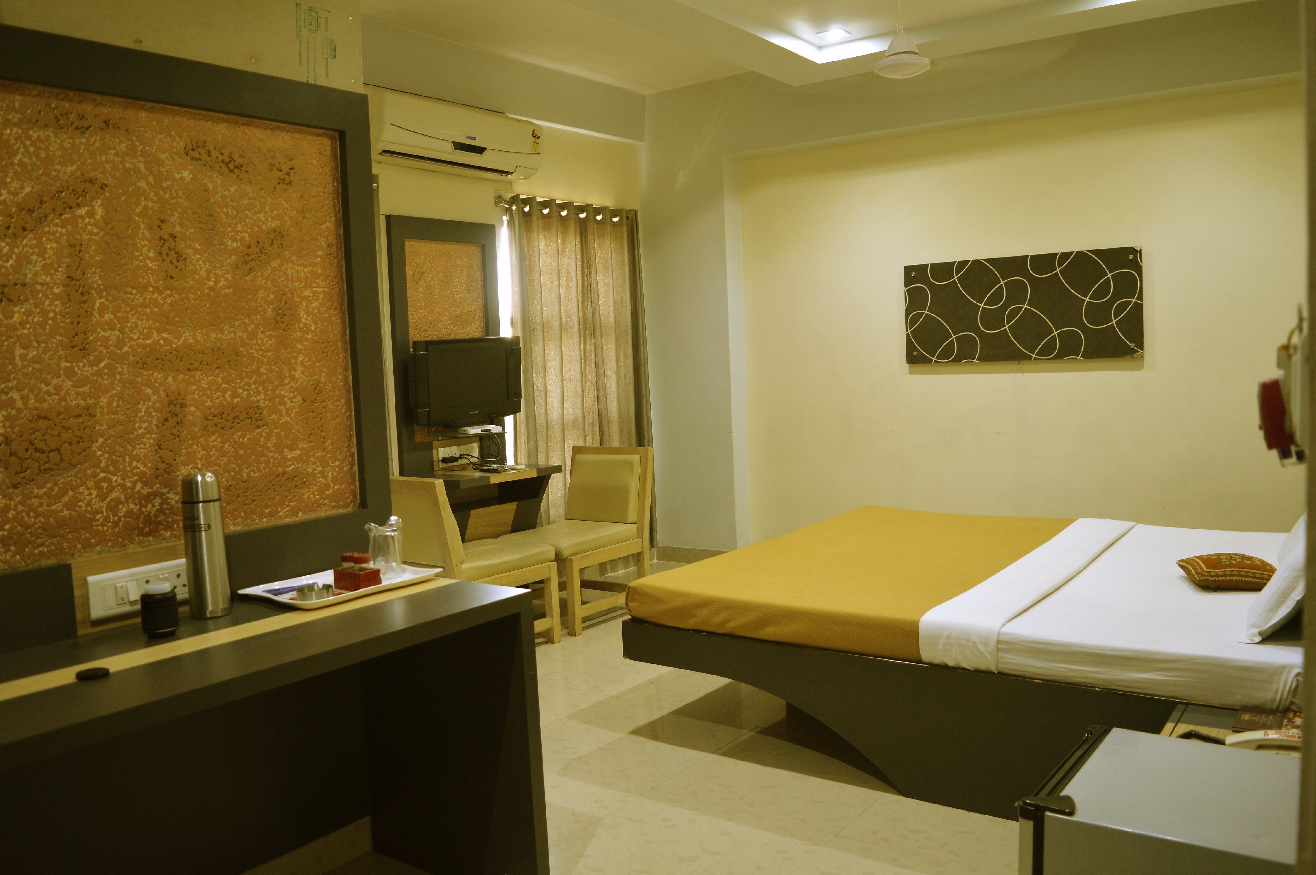 Hotel Kalatit International - Tap to explore photos