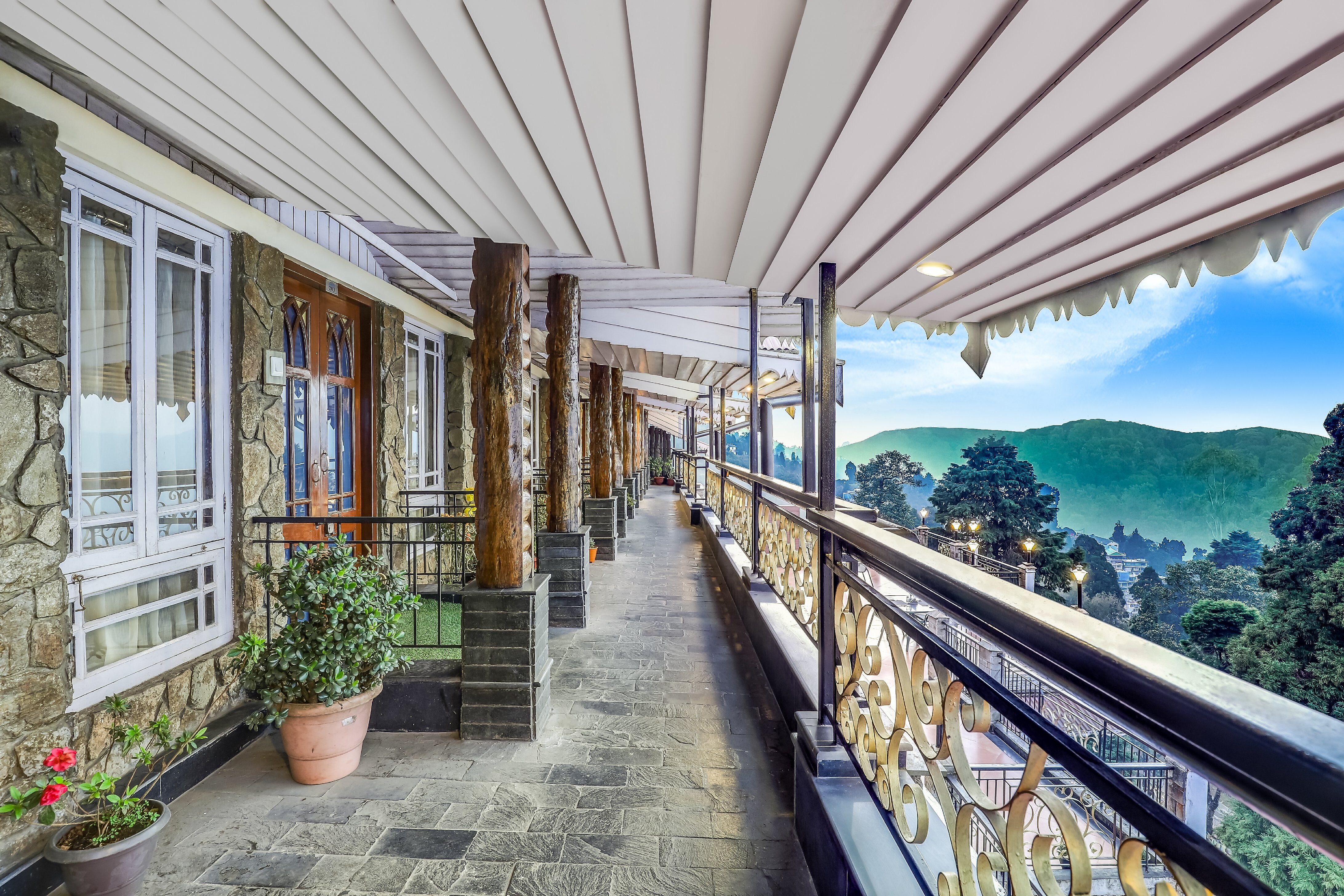 Summit Grace Hotel Darjeeling INR 1492 OFF ( ̶5̶0̶6̶0̶ ) Hotel Price