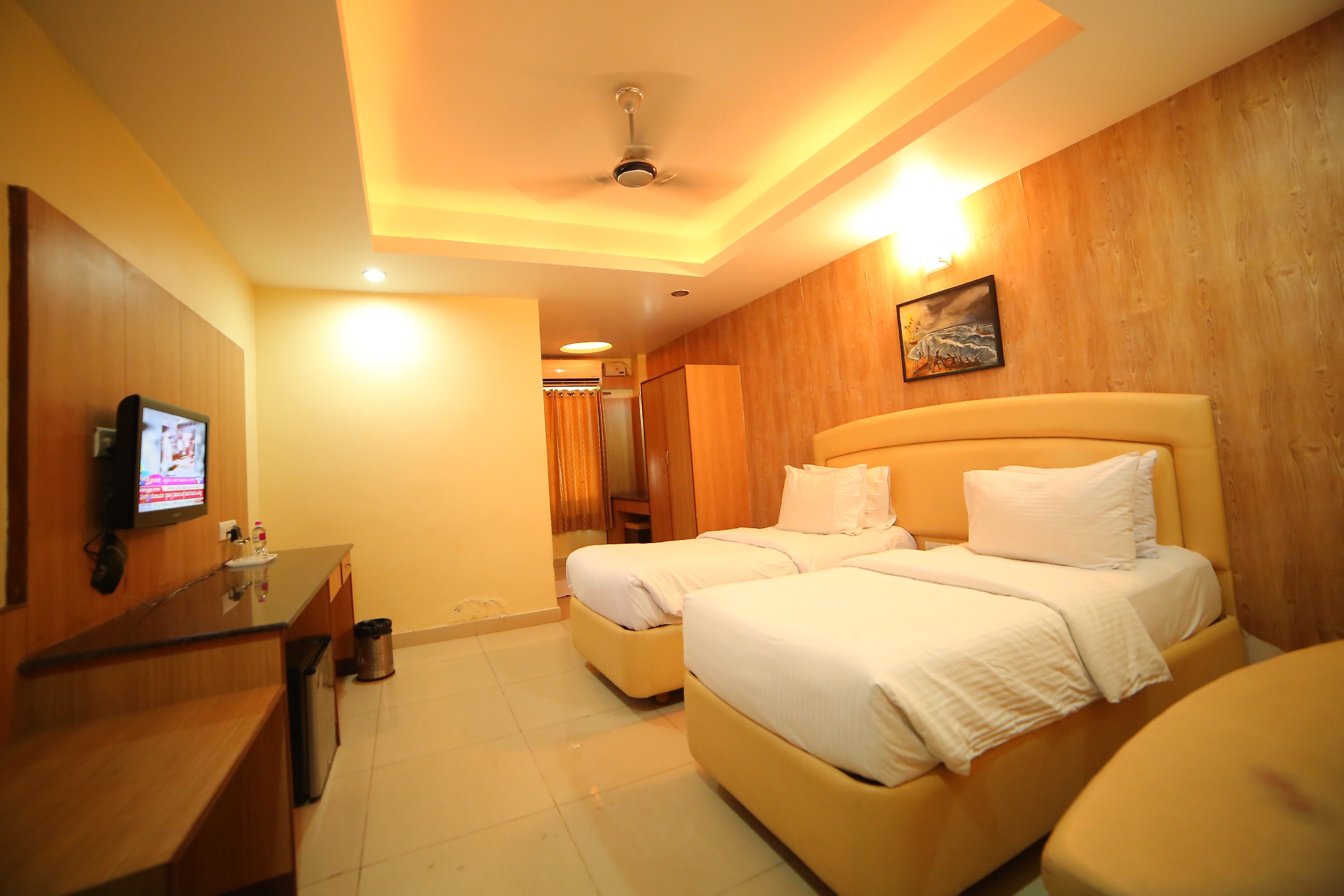 Kandy PLR Hotel - Tap to explore photos