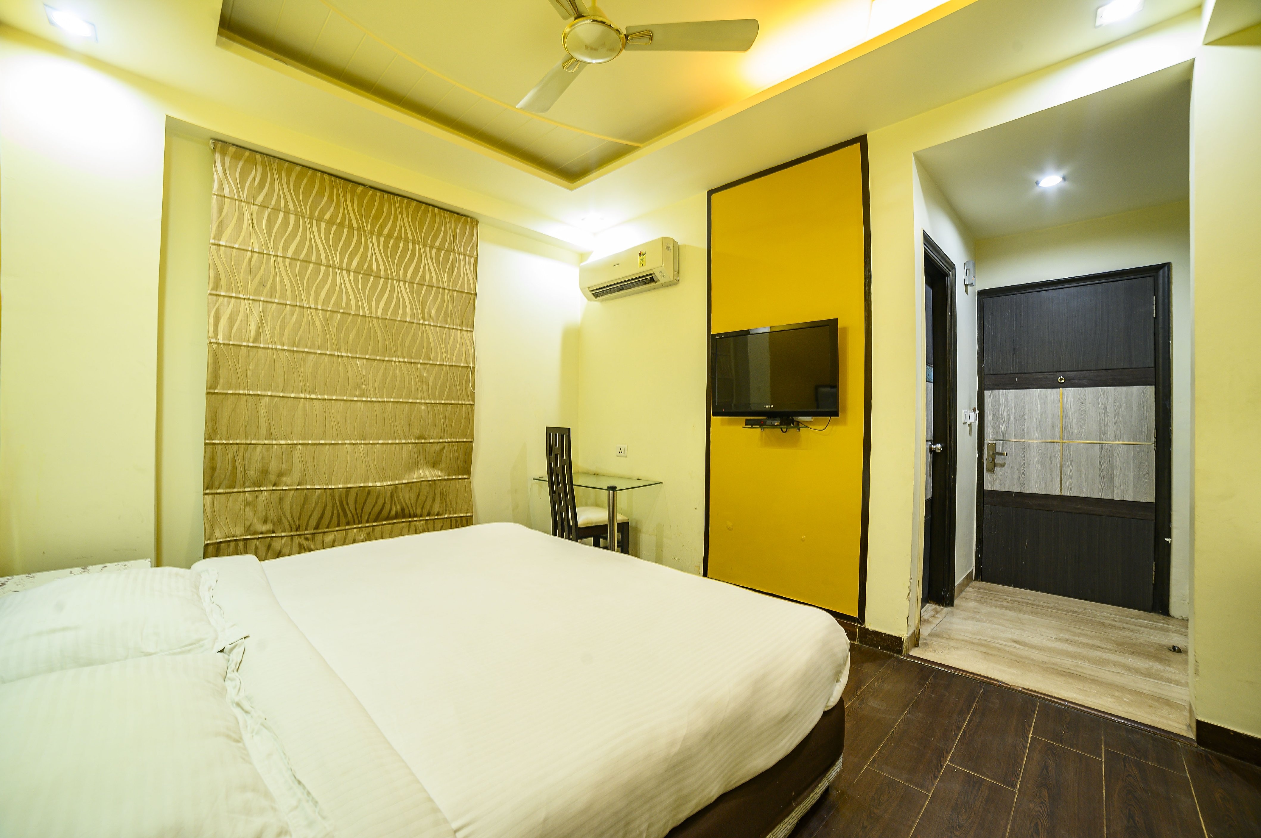 Hotel Pitrashish Premium, Karol Bagh - Tap to explore photos