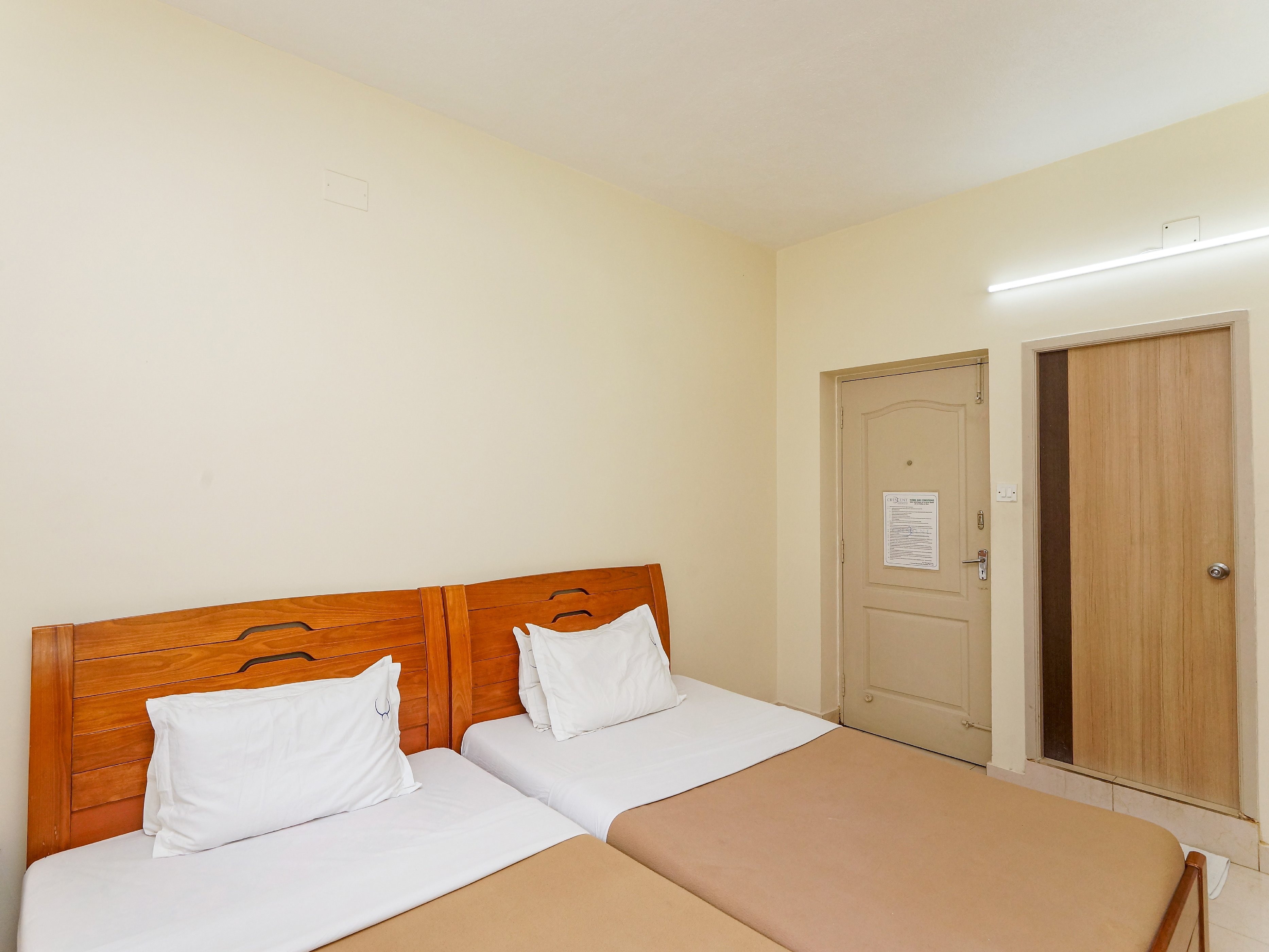 CRESCENT CORPORATE STAY (FORTIS MALAR, ISWARYA, CANCER, RAMANUJAN, TIDEL & ASCENDAS), ADYAR - Tap to explore photos