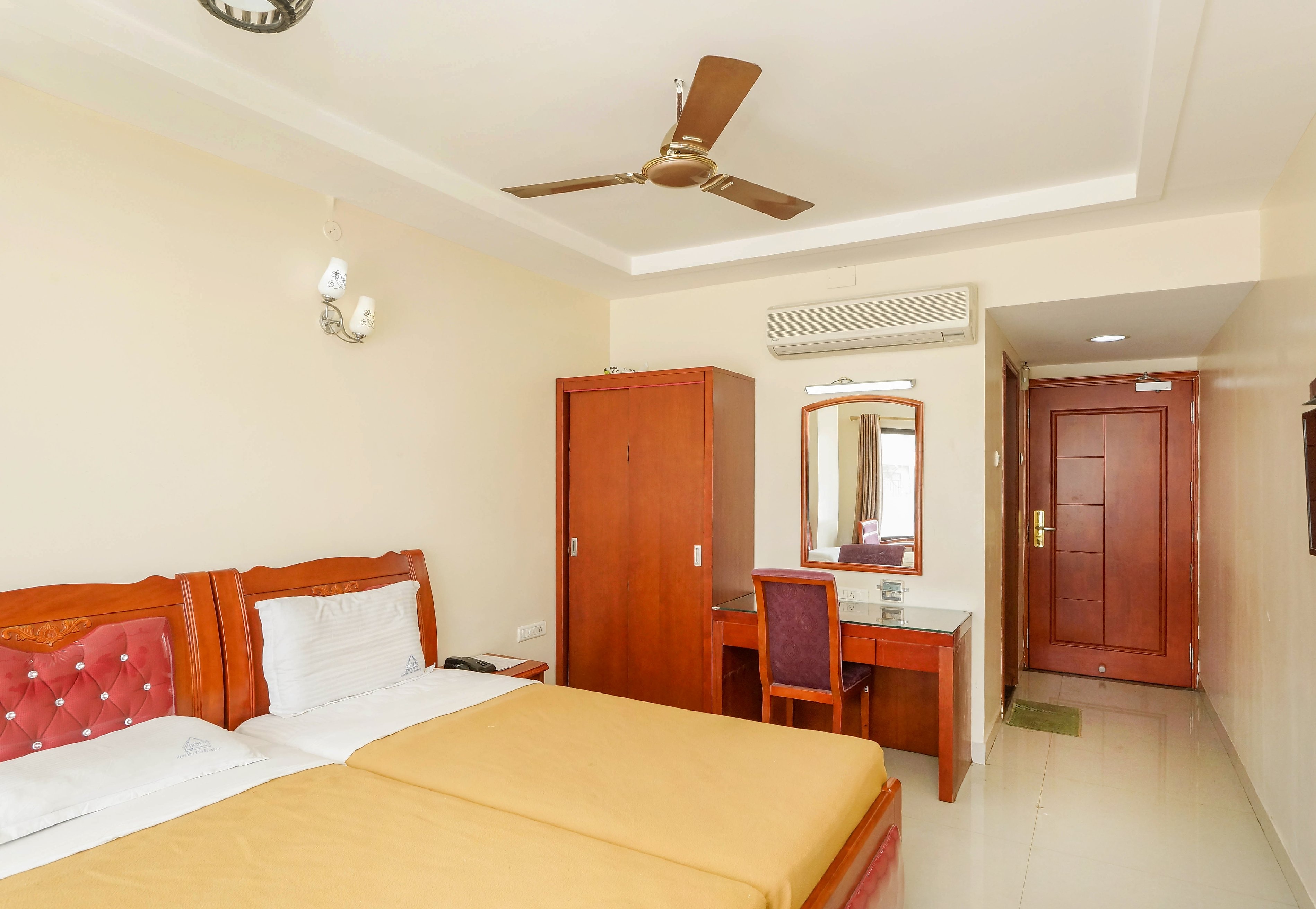 Hotel Shri Valli Residency - Tap to explore photos