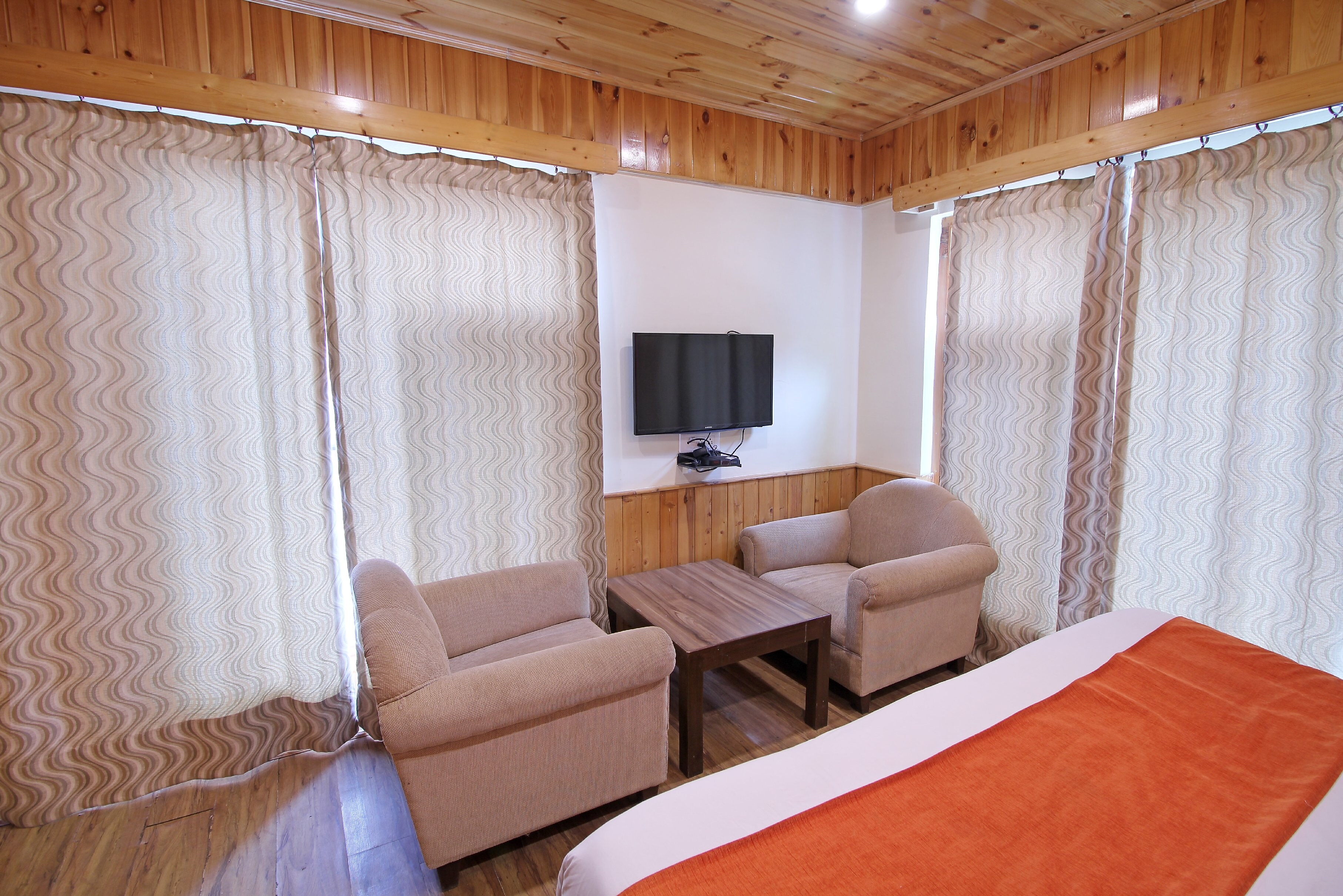 Gezellig Inn - Kanyal Villas, Manali - Tap to explore photos