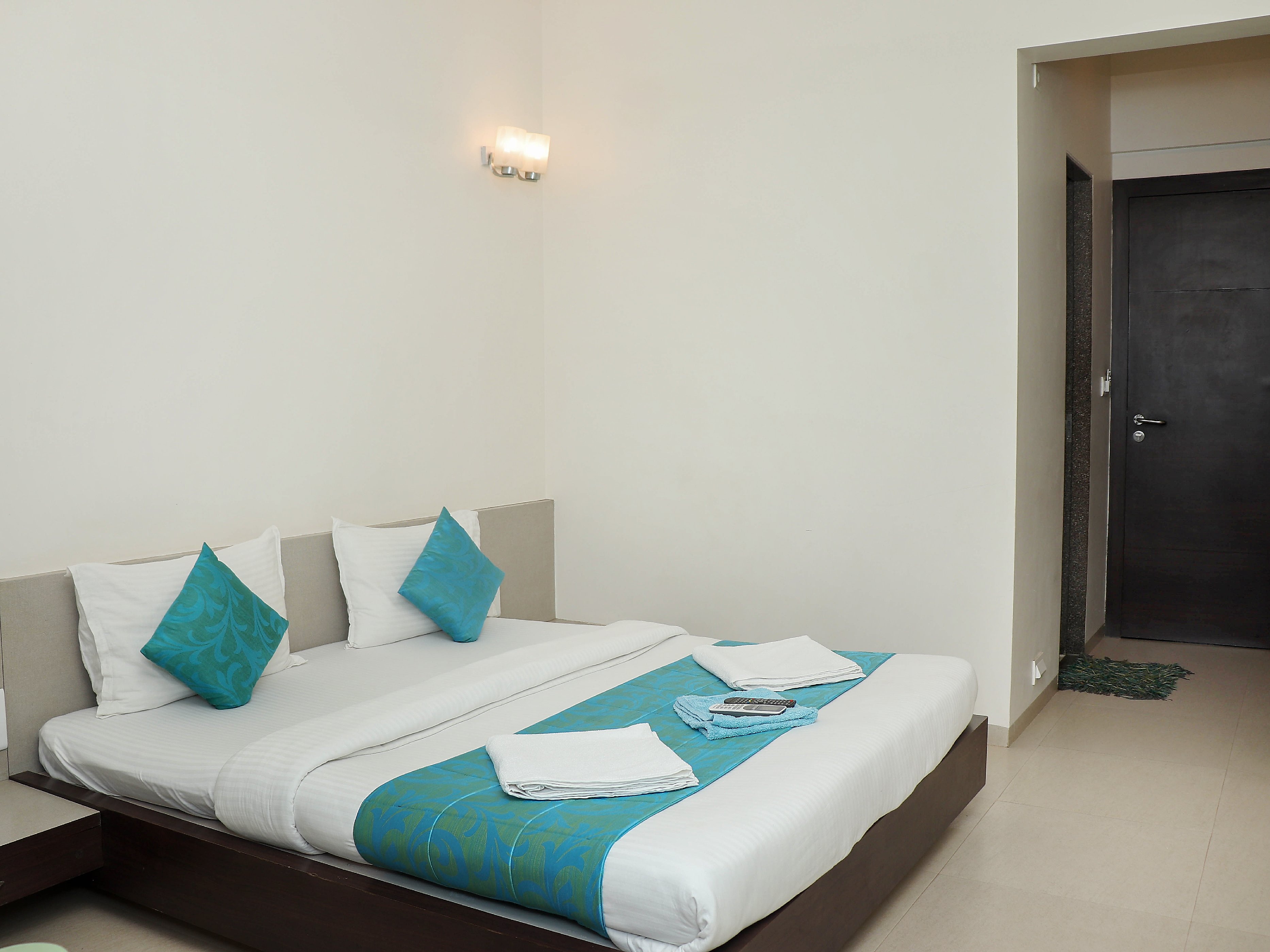 Hotel Sai Dwarka Palace - Tap to explore photos