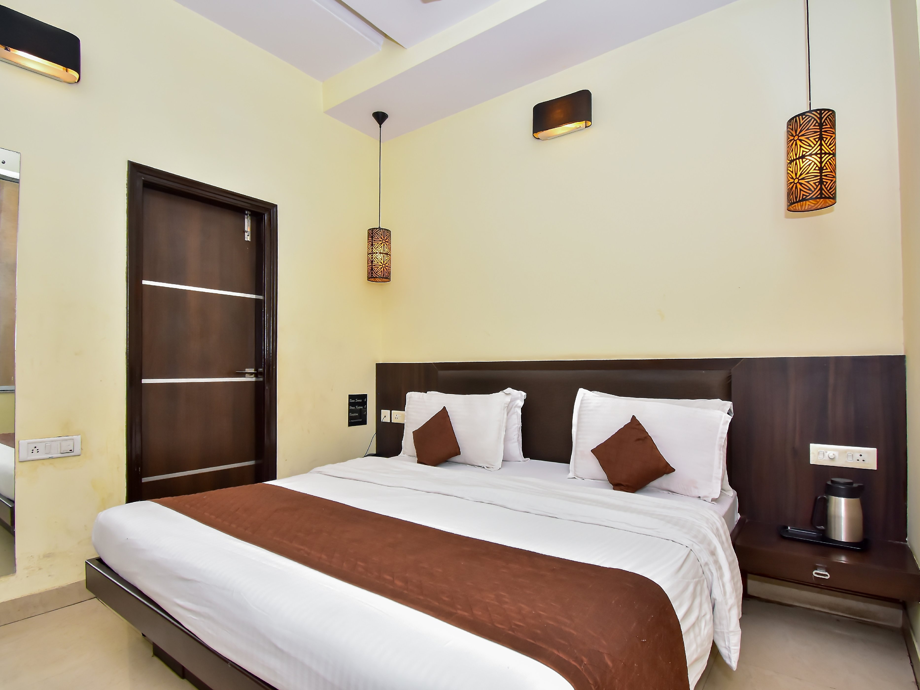 Hotel Avana - Tap to explore photos
