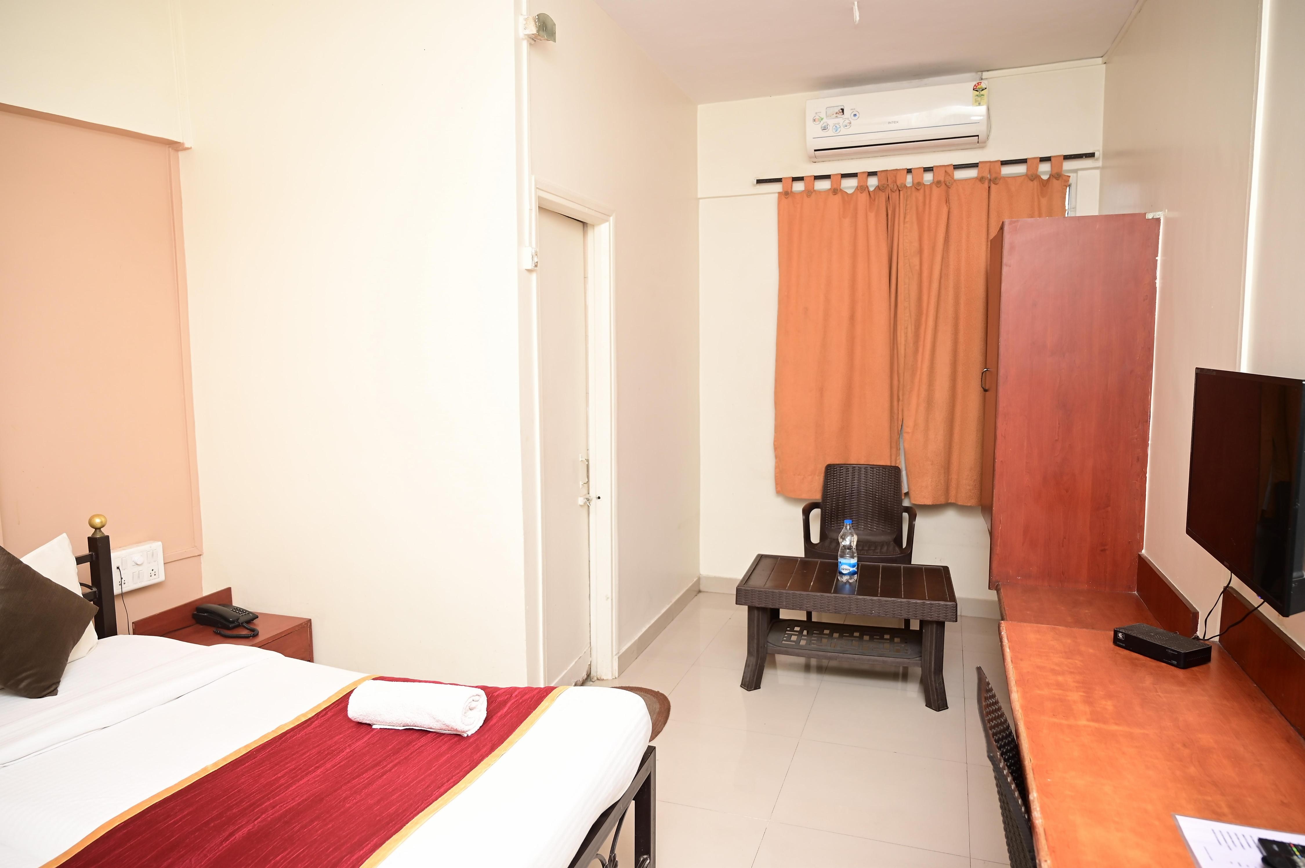 Hotel HMR Royal inn - Tap to explore photos