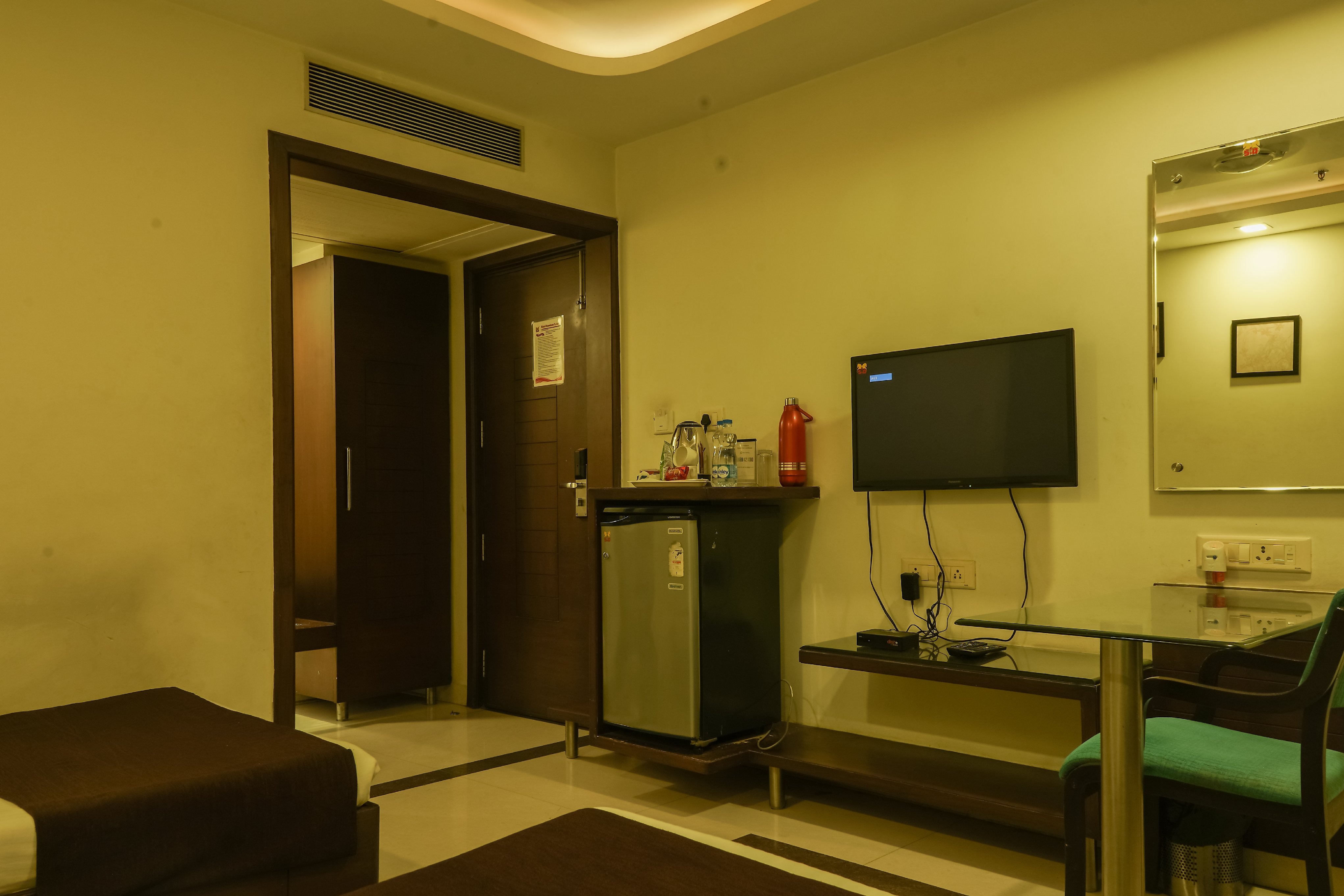 Hotel Somdeep Palace - Tap to explore photos