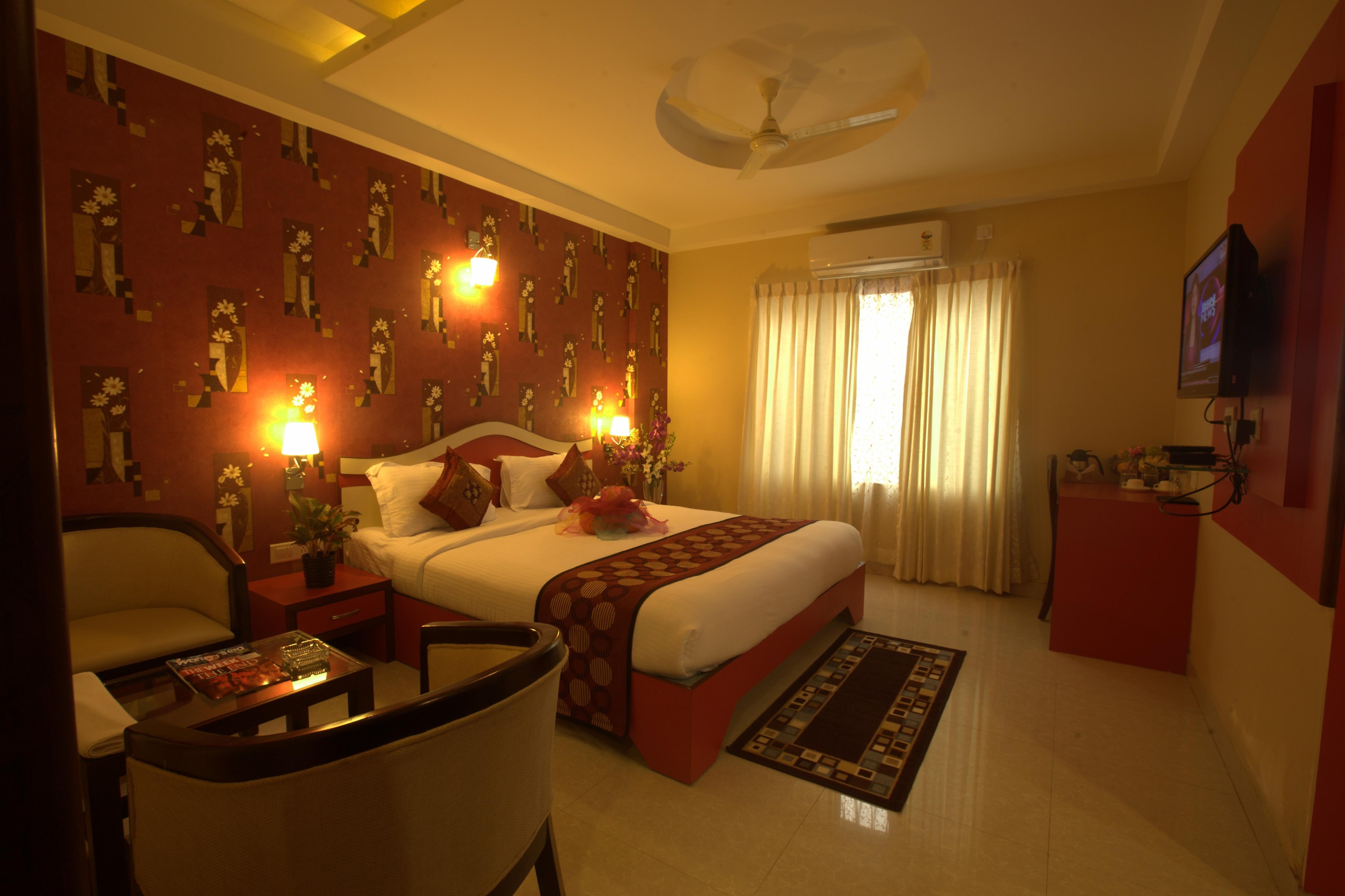 Hotel Royal Shades-Kodihalli - Tap to explore photos