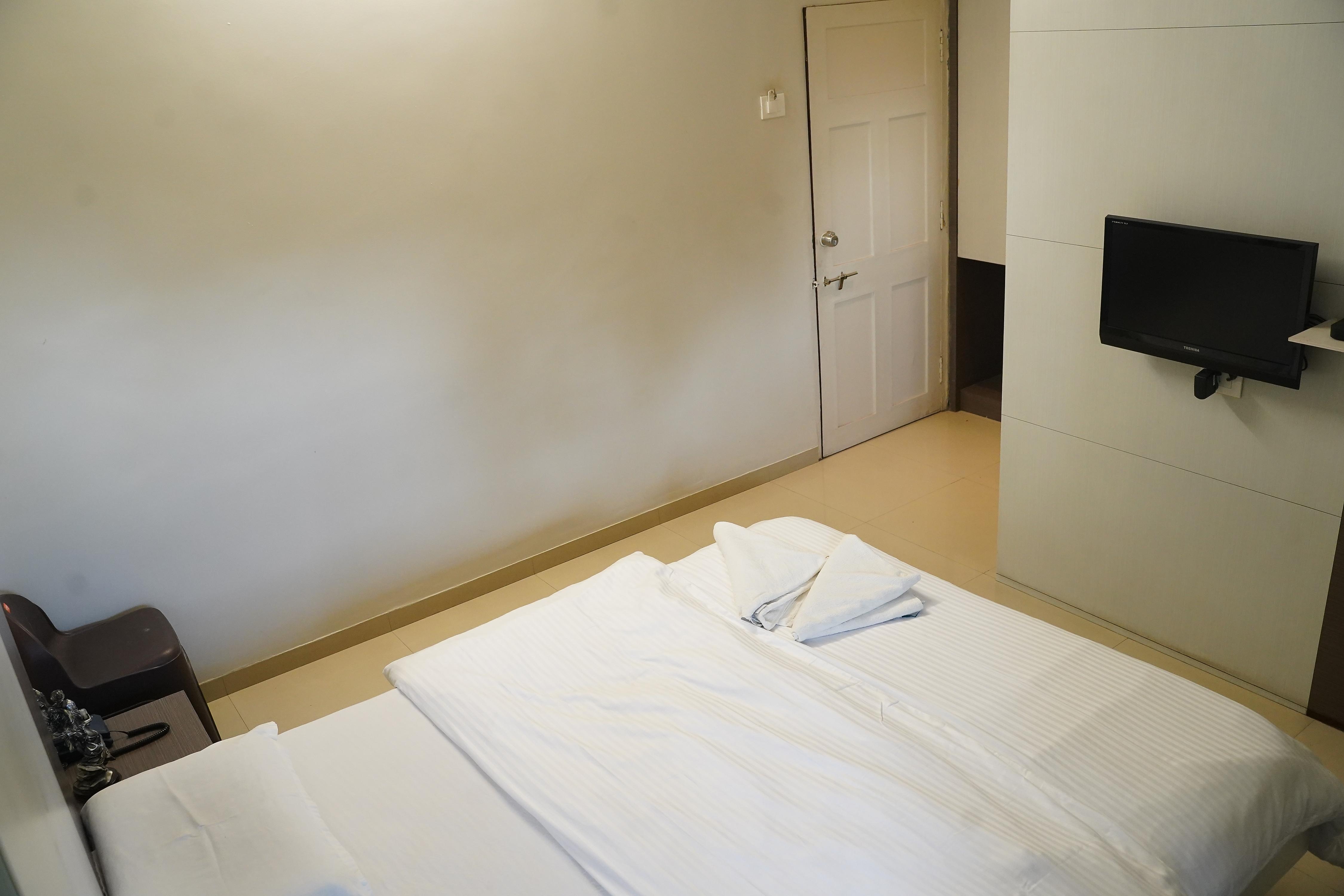 Hotel Aashish Deluxe Lodging 3