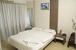 Hotel Aashish Deluxe Lodging, Kolhapur