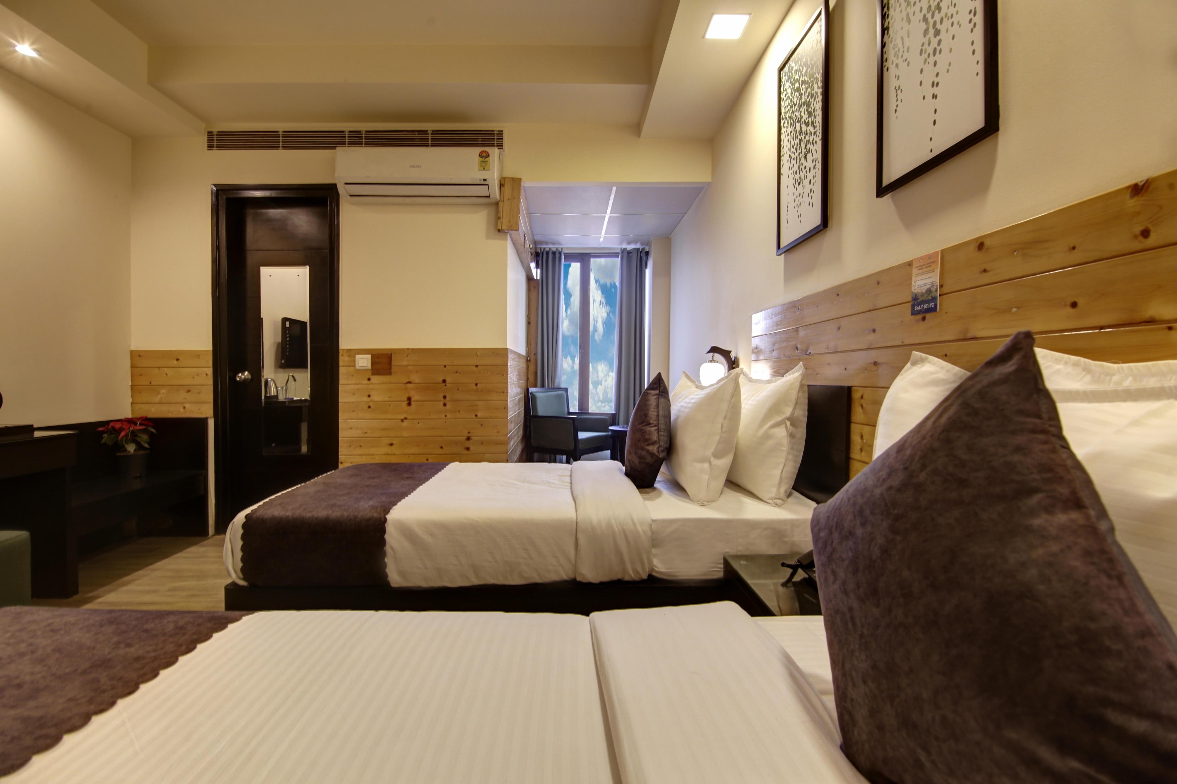 Saltstayz Select - Nehru Place & New Friends Colony - Tap to explore photos