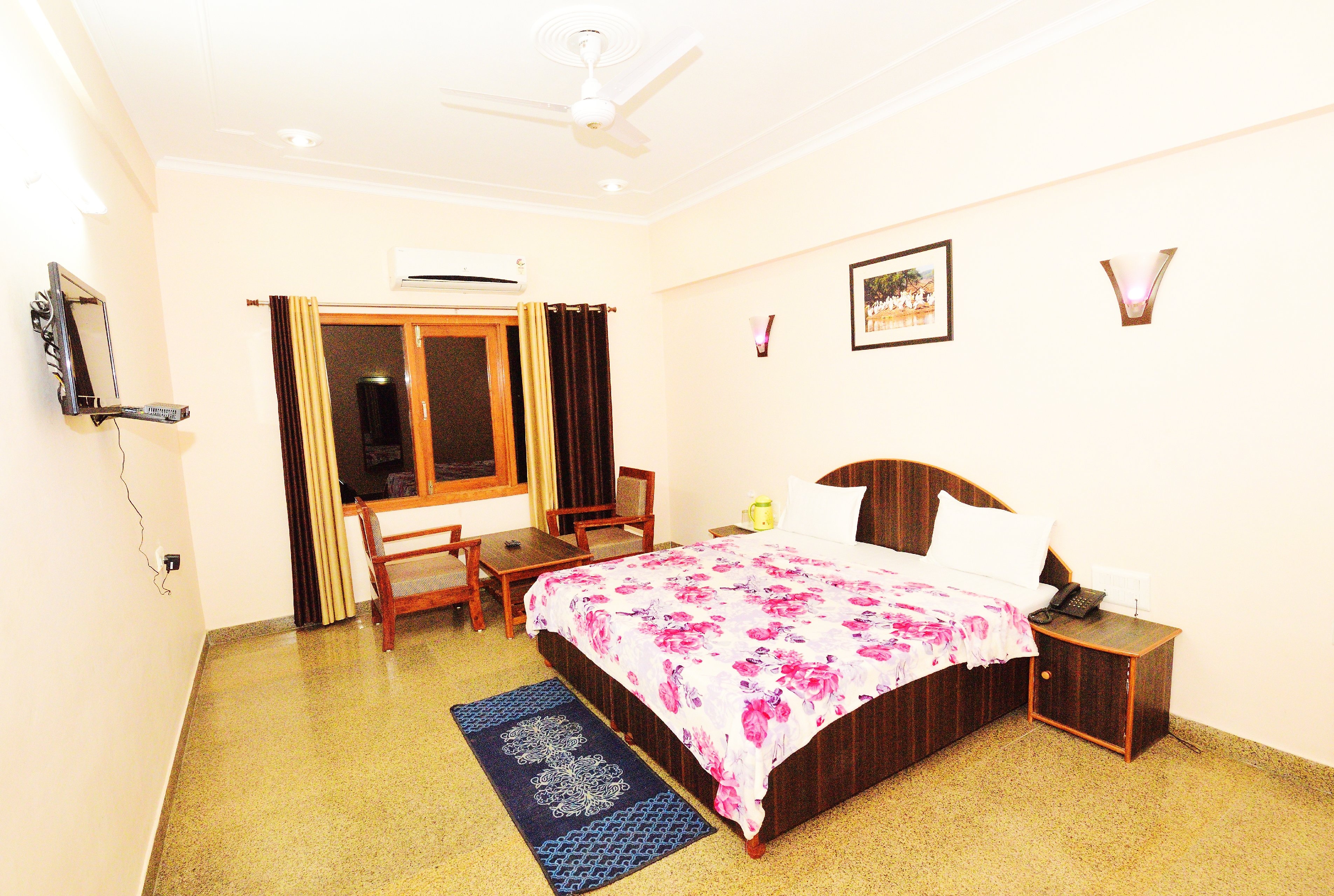 Geetanjali hotel&motel - Tap to explore photos