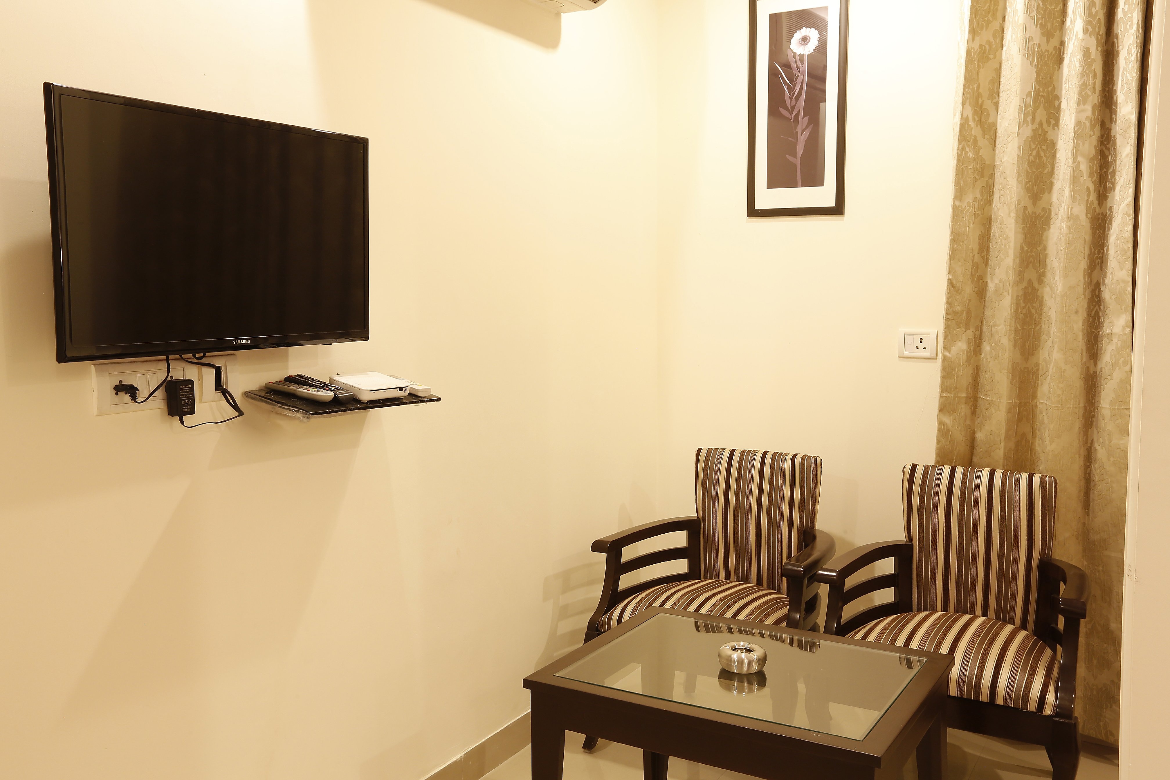HOTEL CITIZEN DELHI AIRPORT - Tap to explore photos