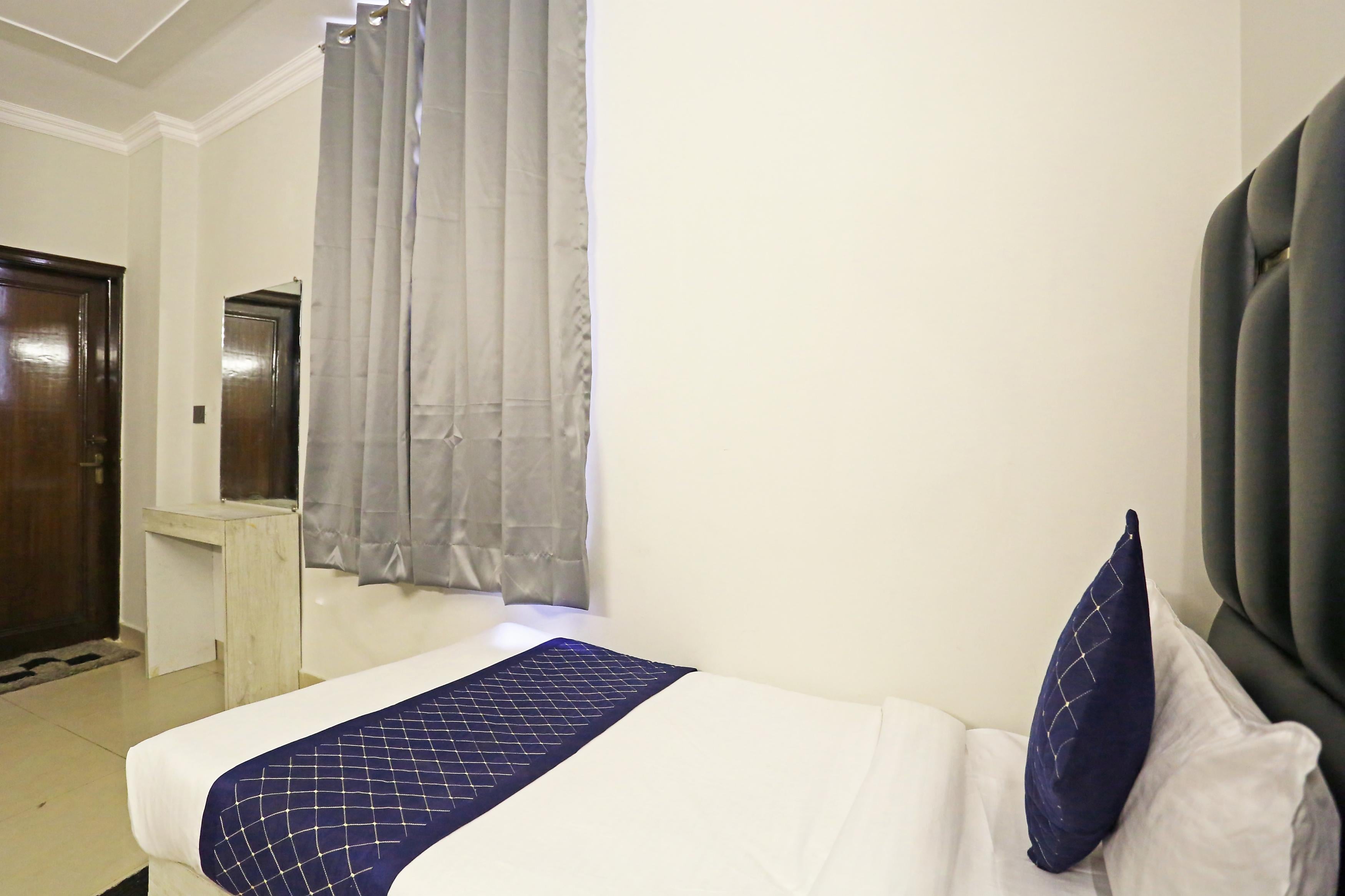 Hotel Ratandeep @ Paharganj - Tap to explore photos