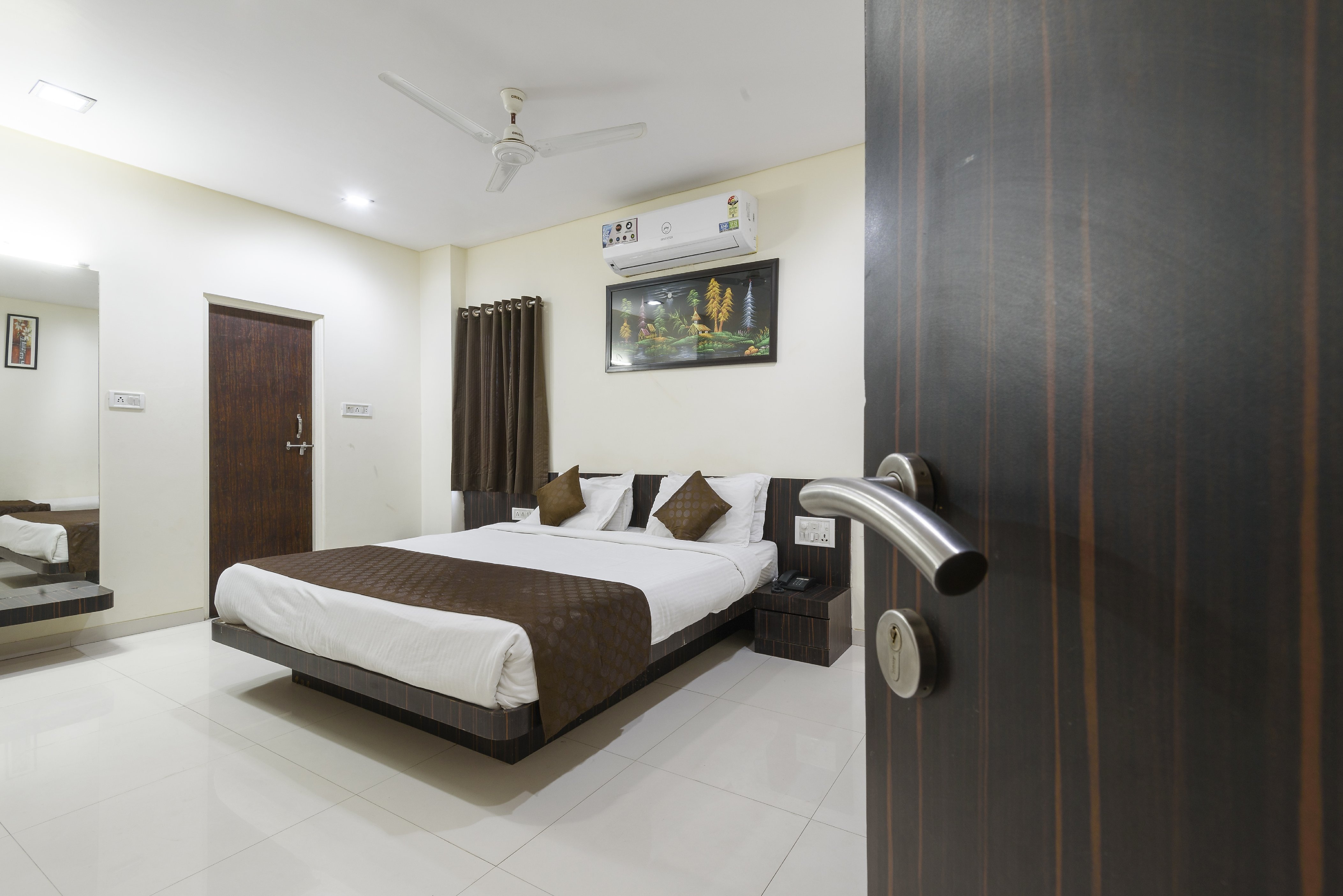 Deluxe Room 1