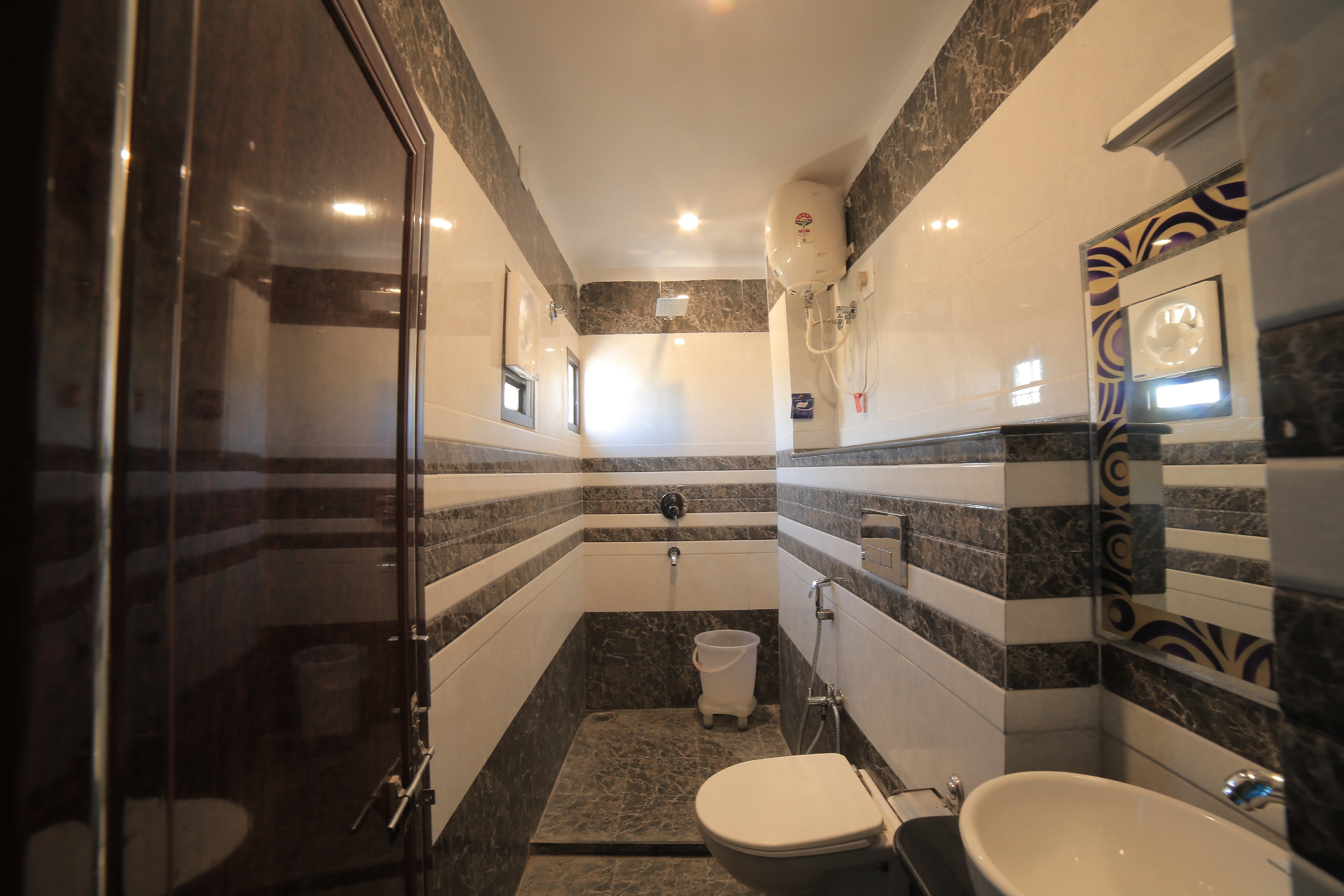 Hotel Atithi Palace - Tap to explore photos