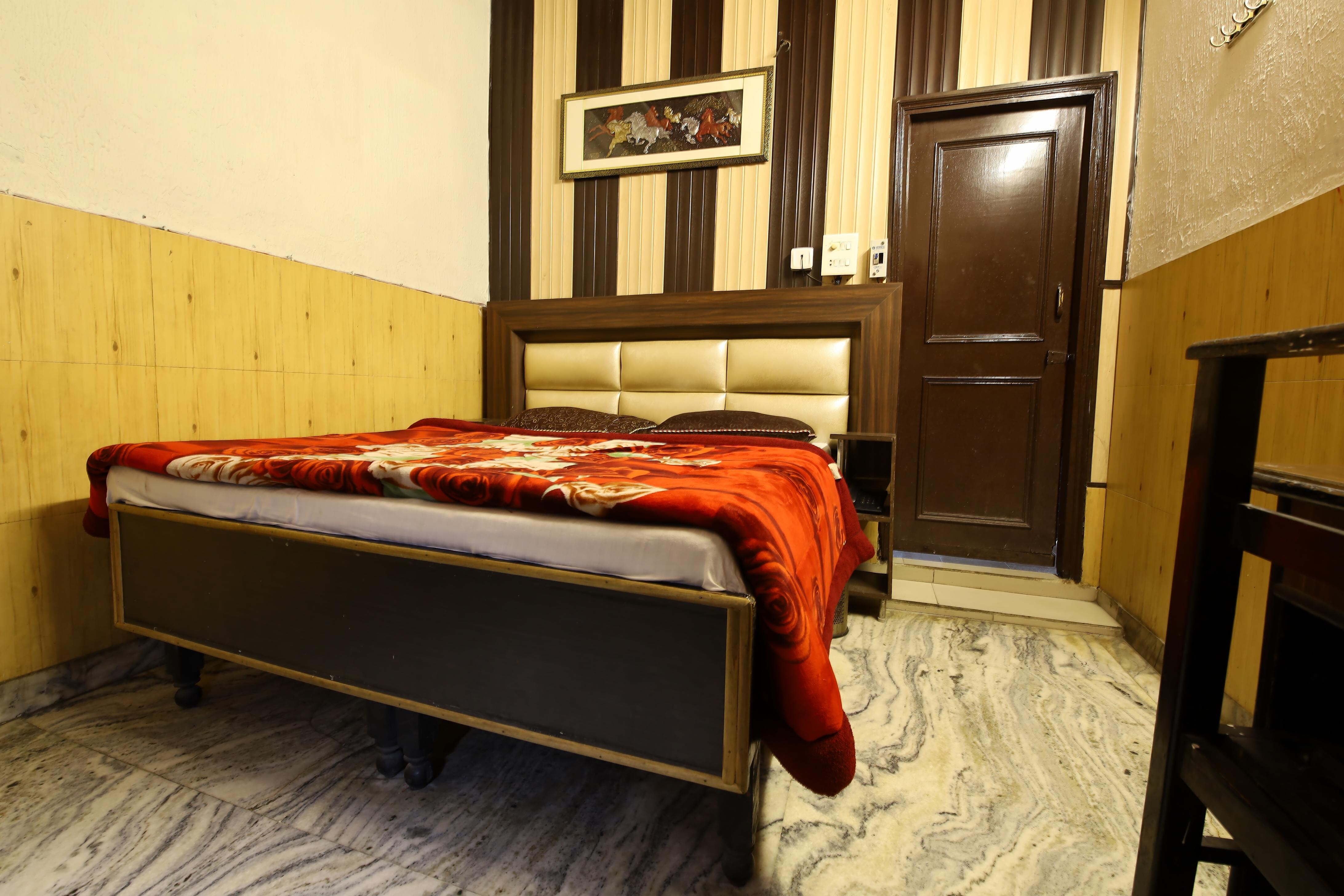 Hotel Milan Palace - Tap to explore photos
