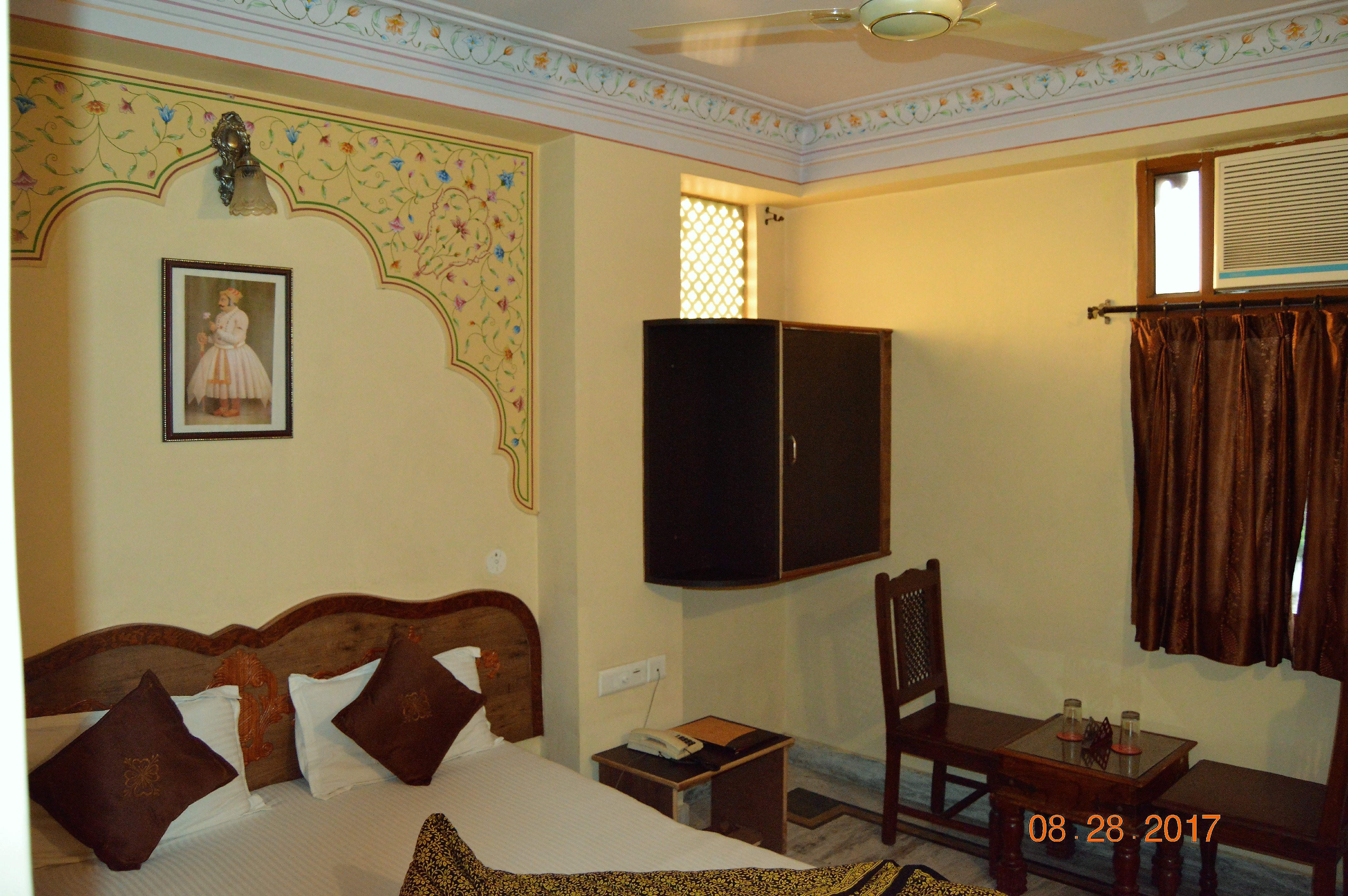 Hotel Rewa Garh - Tap to explore photos