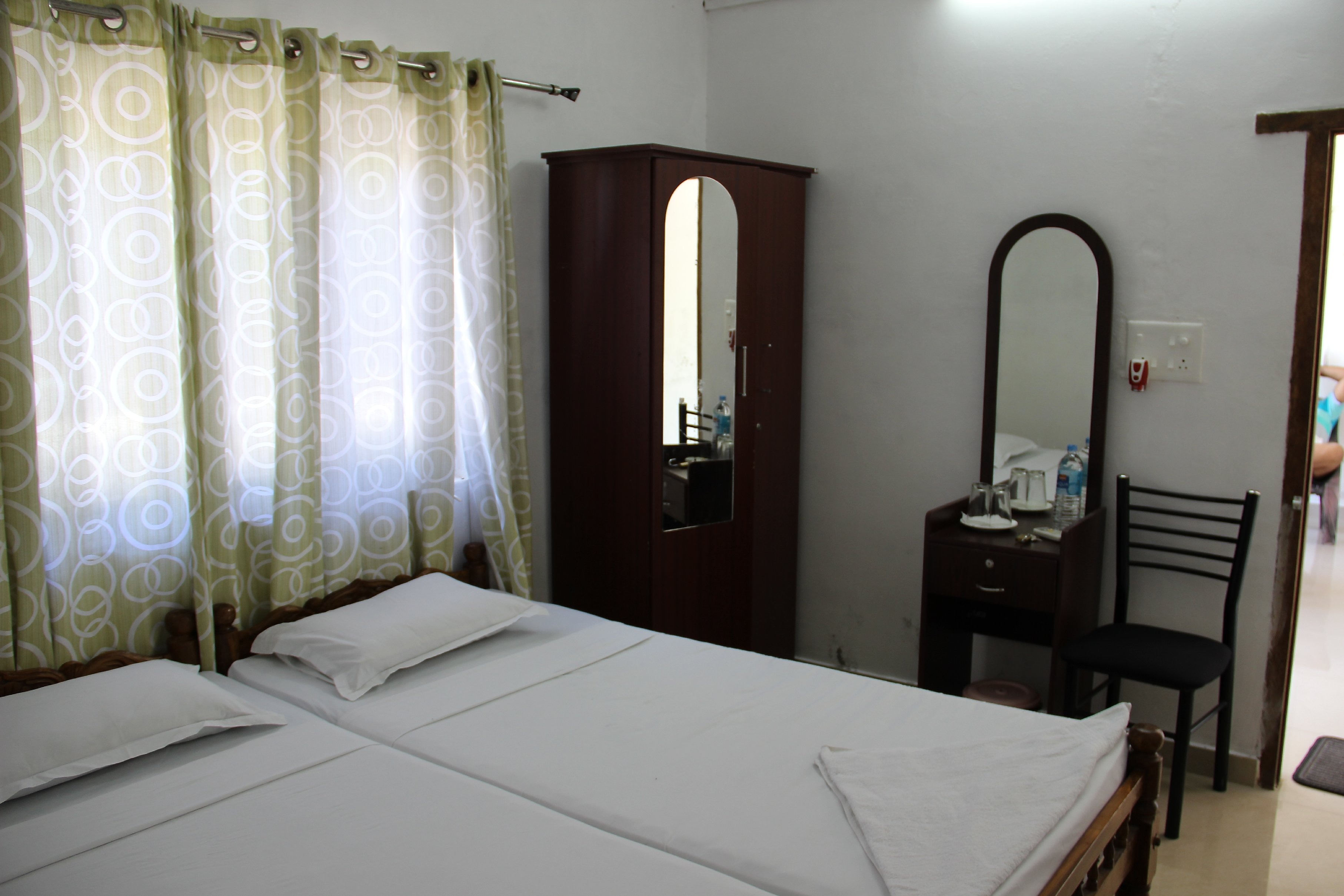 Hotel Maniam Classic - Tap to explore photos