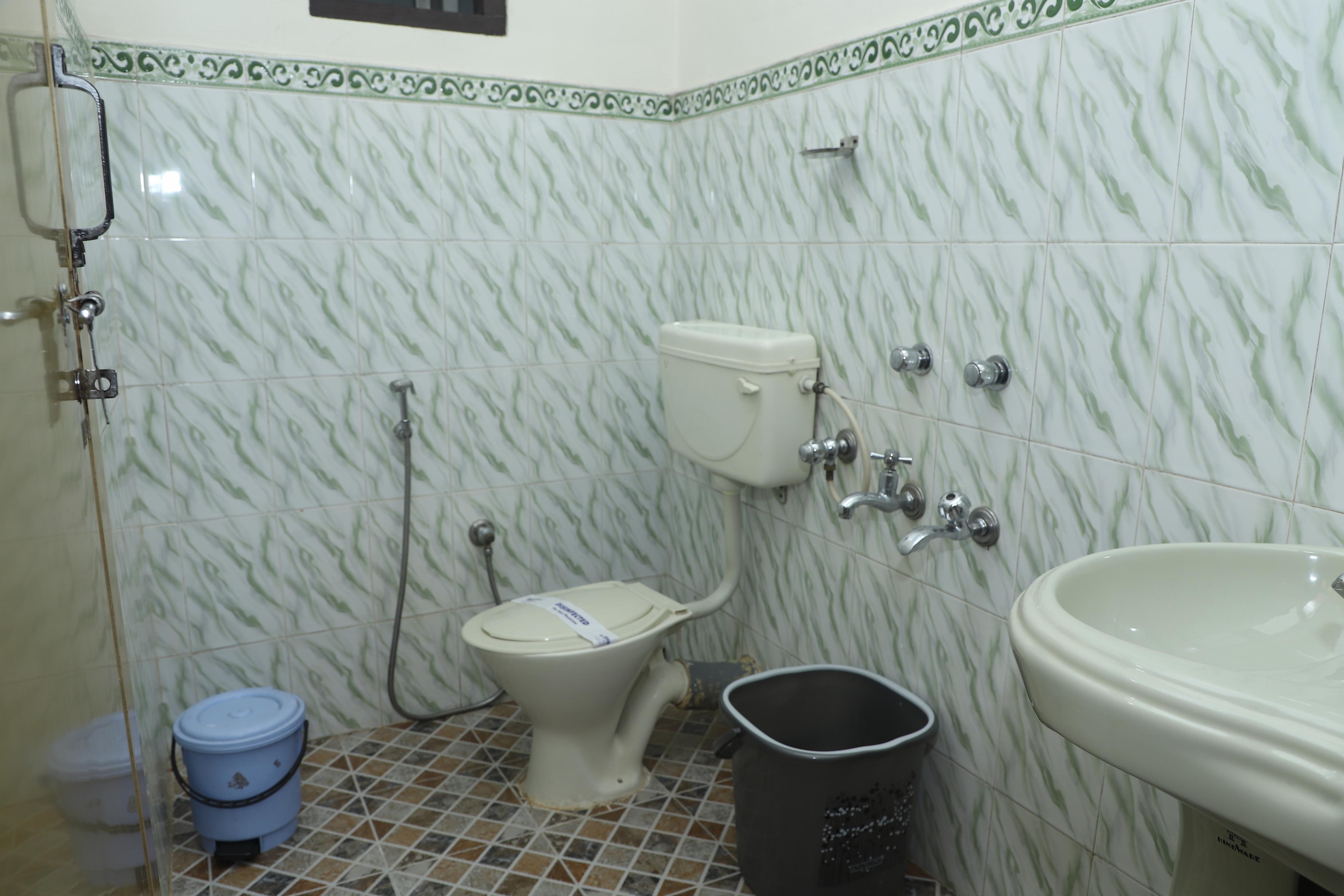 GREESHMAM HOLIDAY INN MUNNAR - Tap to explore photos