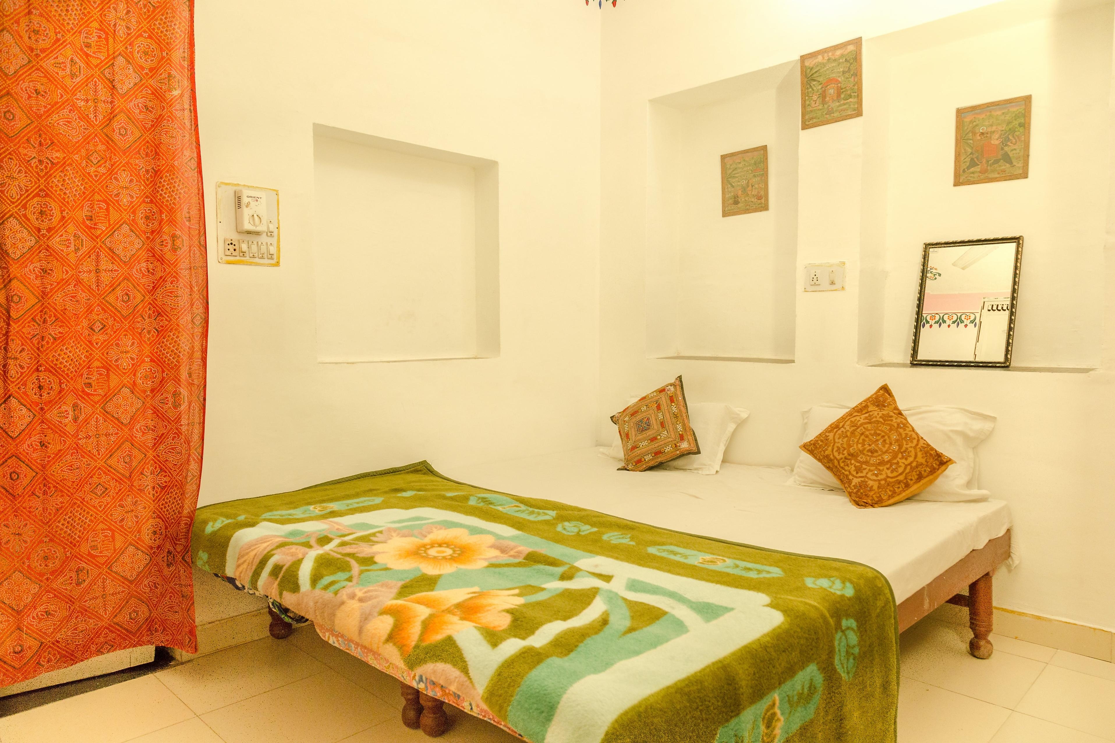 Hotel Hanuman Ghat - Tap to explore photos